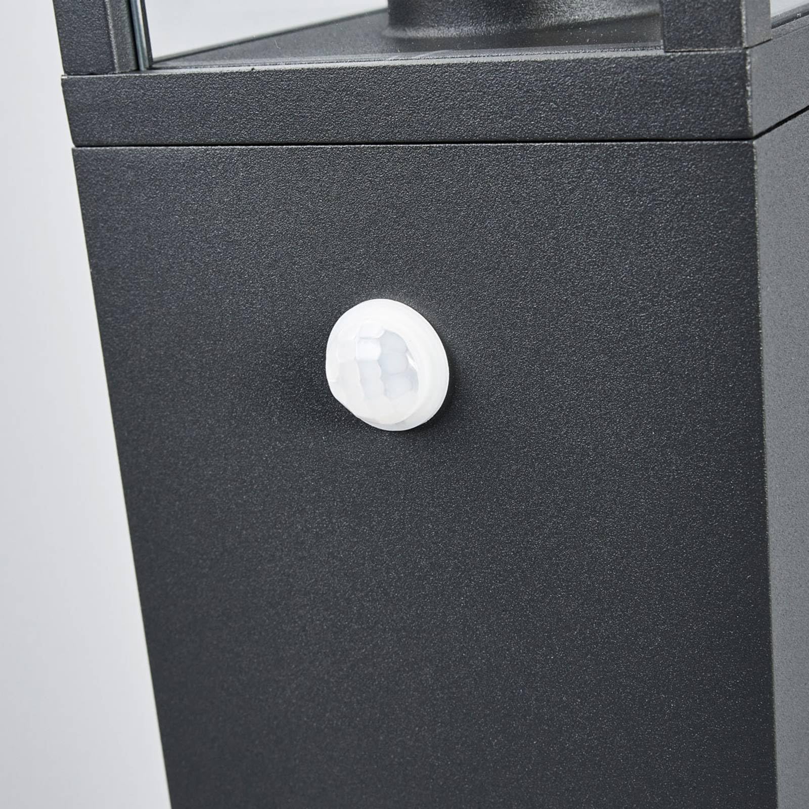 Lucande s³upek ogrodowy 'Klemens' z czujnik ruchu, stylnowoczesny, kolor czarny, aluminium, IP54, ¿arówka E27