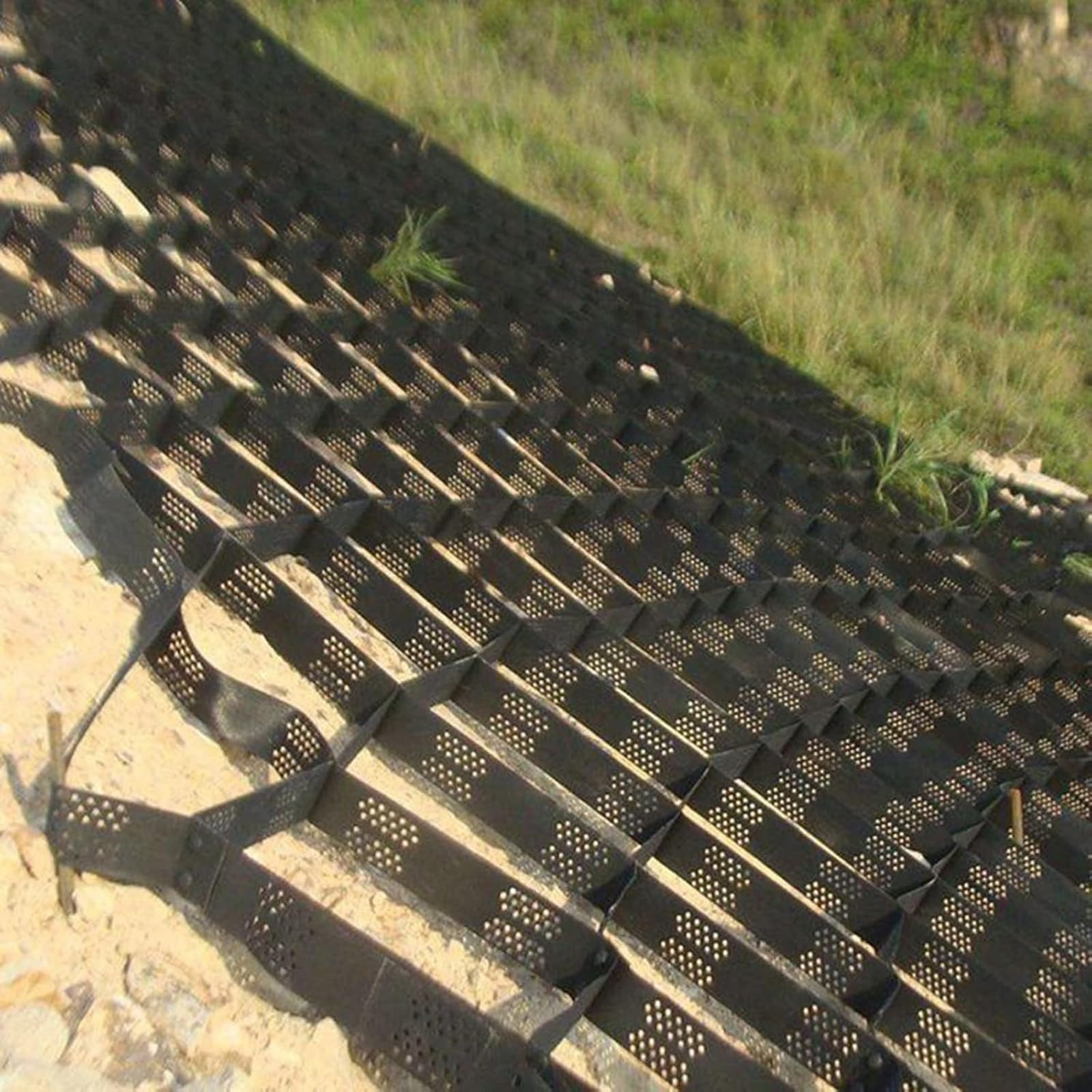 Eros Control siatka 2 o wysokiej strukturze plastra miodu do stabilizacji krajobrazu stabilizator ścieżki podjazdu 2 x 4 m (6,5 x 13 stóp) Solut