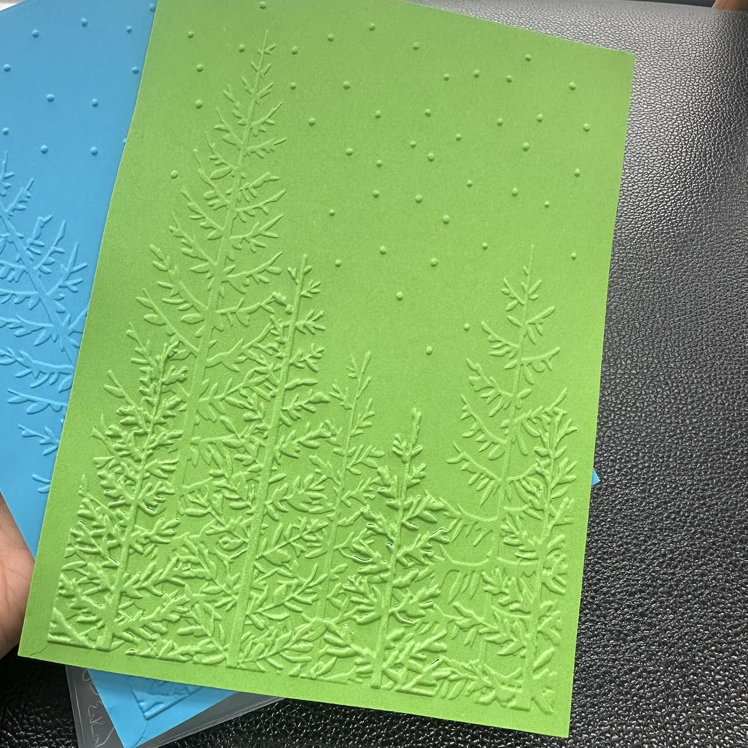 3D Winter Woodland Plastic Embossing Folders for Christmas Card Making or Journaling Wintery Forest with Snowfall Embossing Folder for Gift Tag Paper Crafting Home Decoration