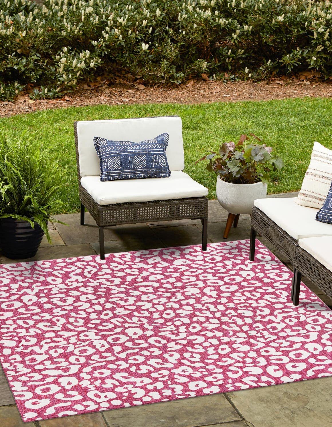 Unique Loom Outdoor Safari Collection Area Rug - Leopard (13' Square, Magenta/ Ivory)