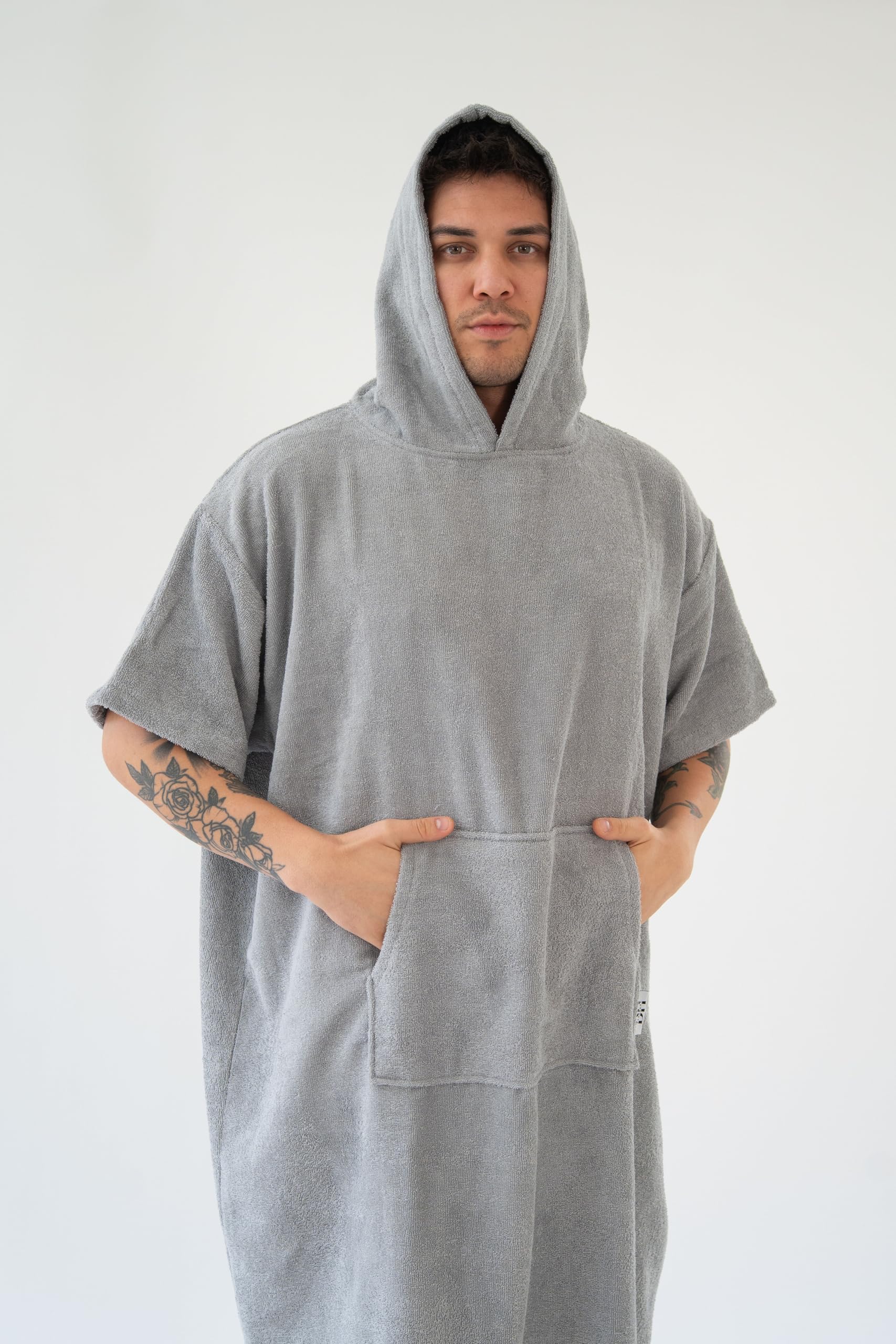 Badeponcho Damen Herren aus 100% Baumwolle – Surf Poncho mit Kapuze & Tasche, OEKO-TEX Standard 100, weich & saugfähig – Strandponcho Handtuch für Sauna, Pool & Surfen