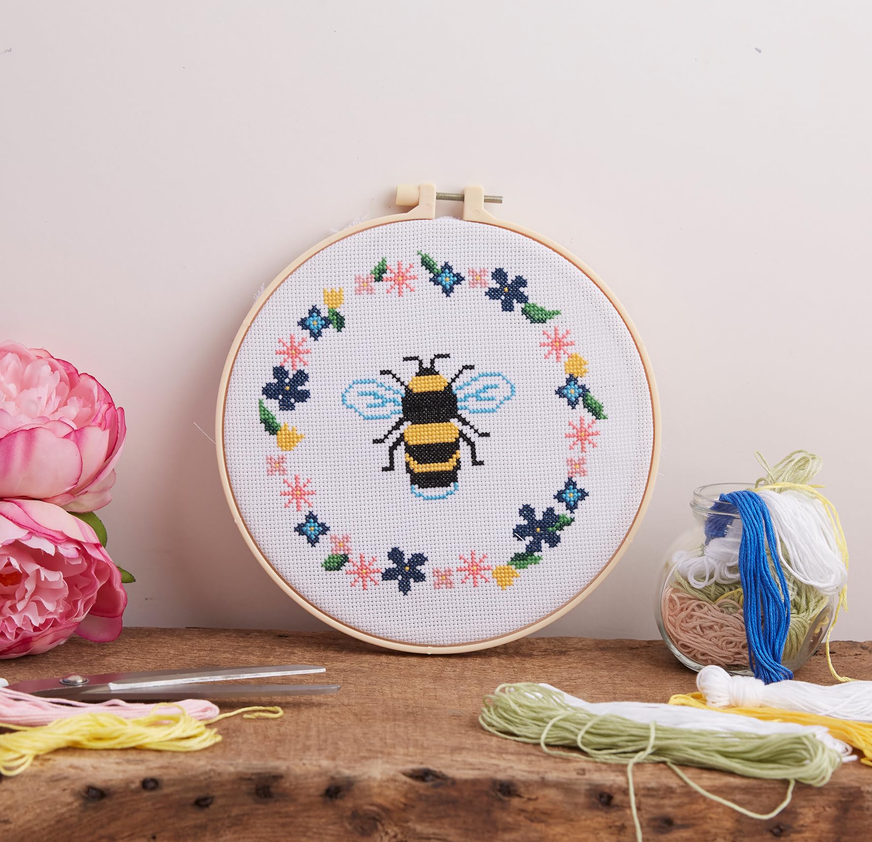 Simply Make Cross Stitch Kit, Bee Design for Kids and Adults Including Hoop, Embroidery Thread, Fabric and Needle - Image 3