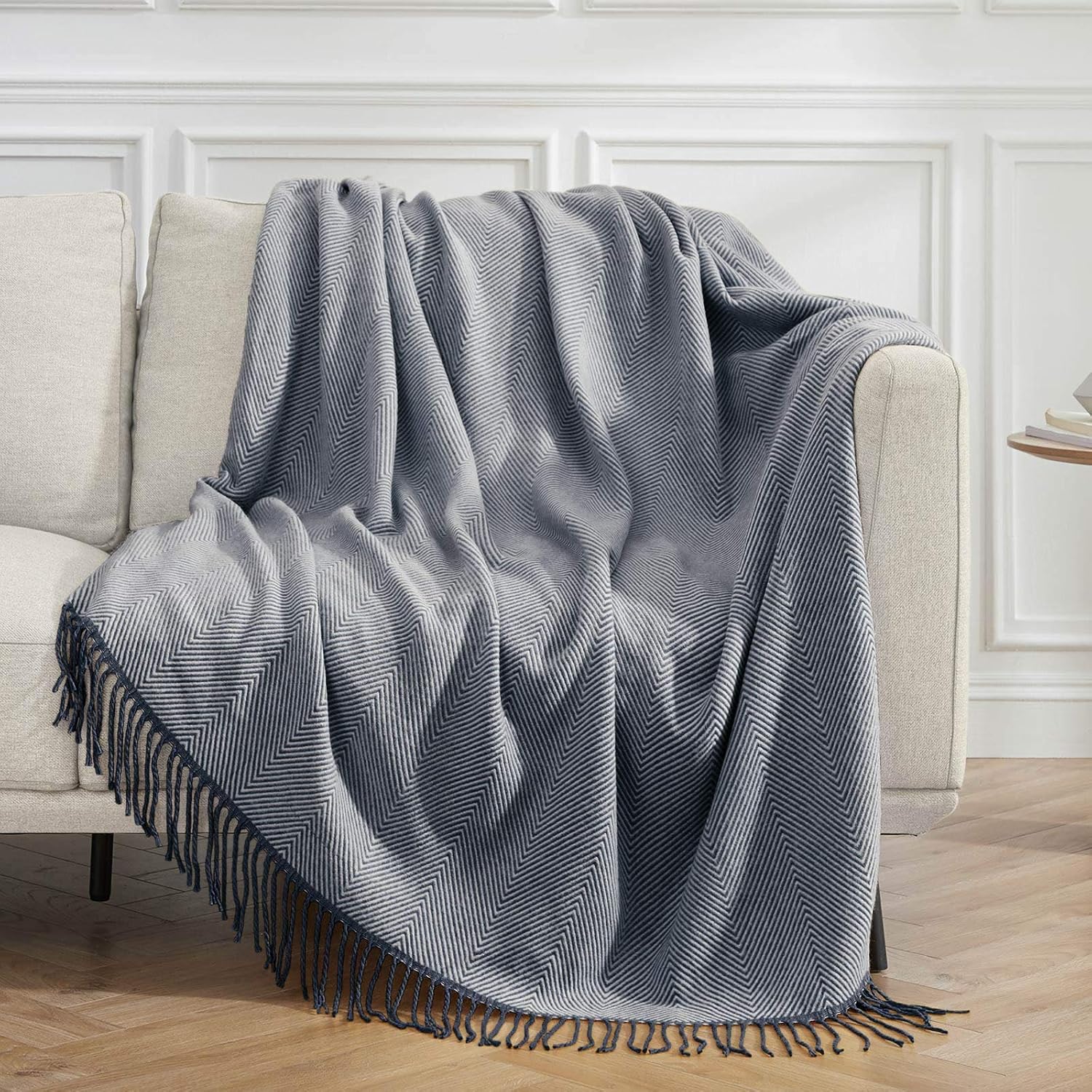 VEEYOO Navy Throw Blanket Lightweight Extra Soft Throw Blanket for Couch, Tassels Decor