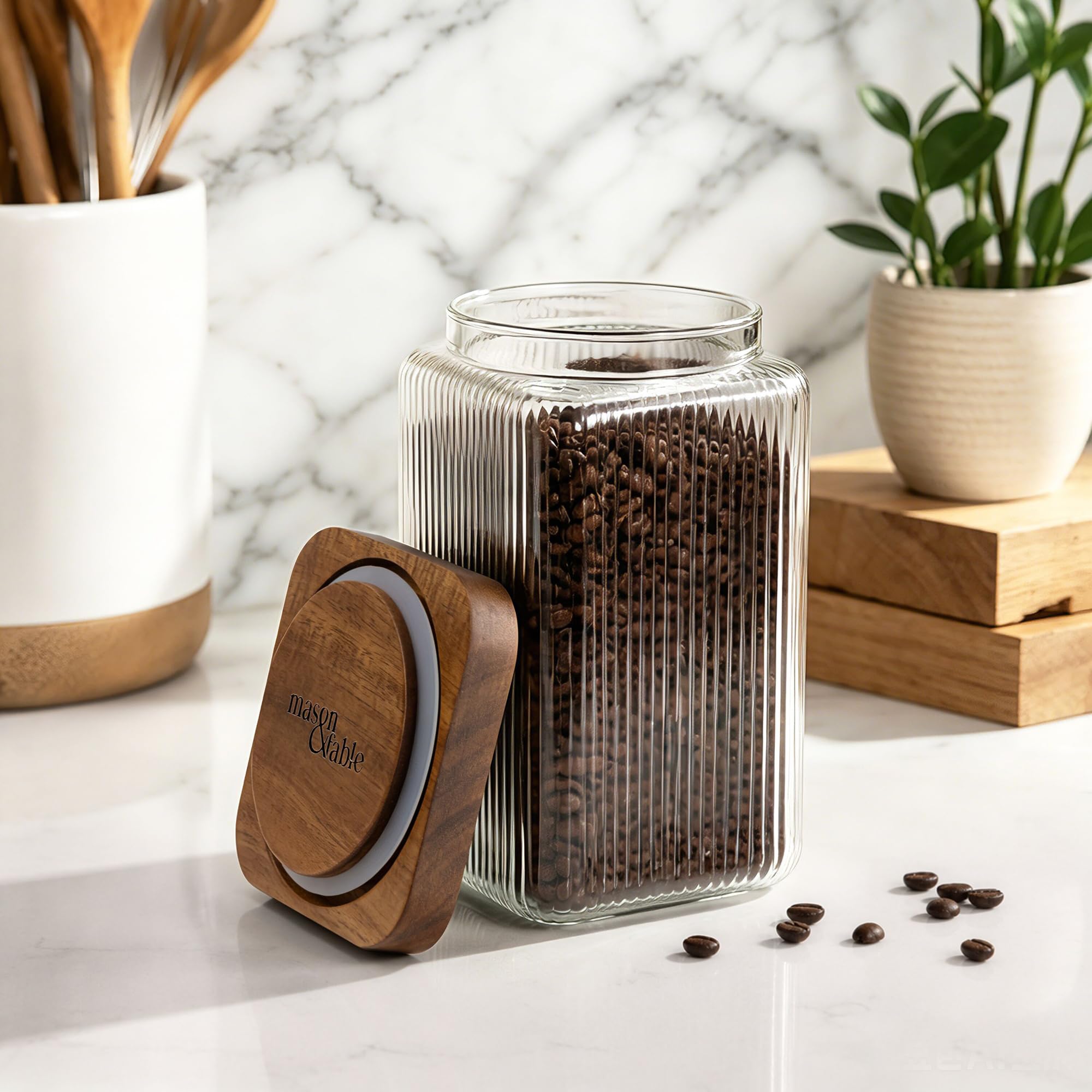 Mason & Fable Barattolo quadrato in vetro a coste con coperchio in legno, 1350 ml, set da 3 barattoli ermetici scanalati per alimenti, pasta, caffè, noci, contenitore quadrato per casa e cucina