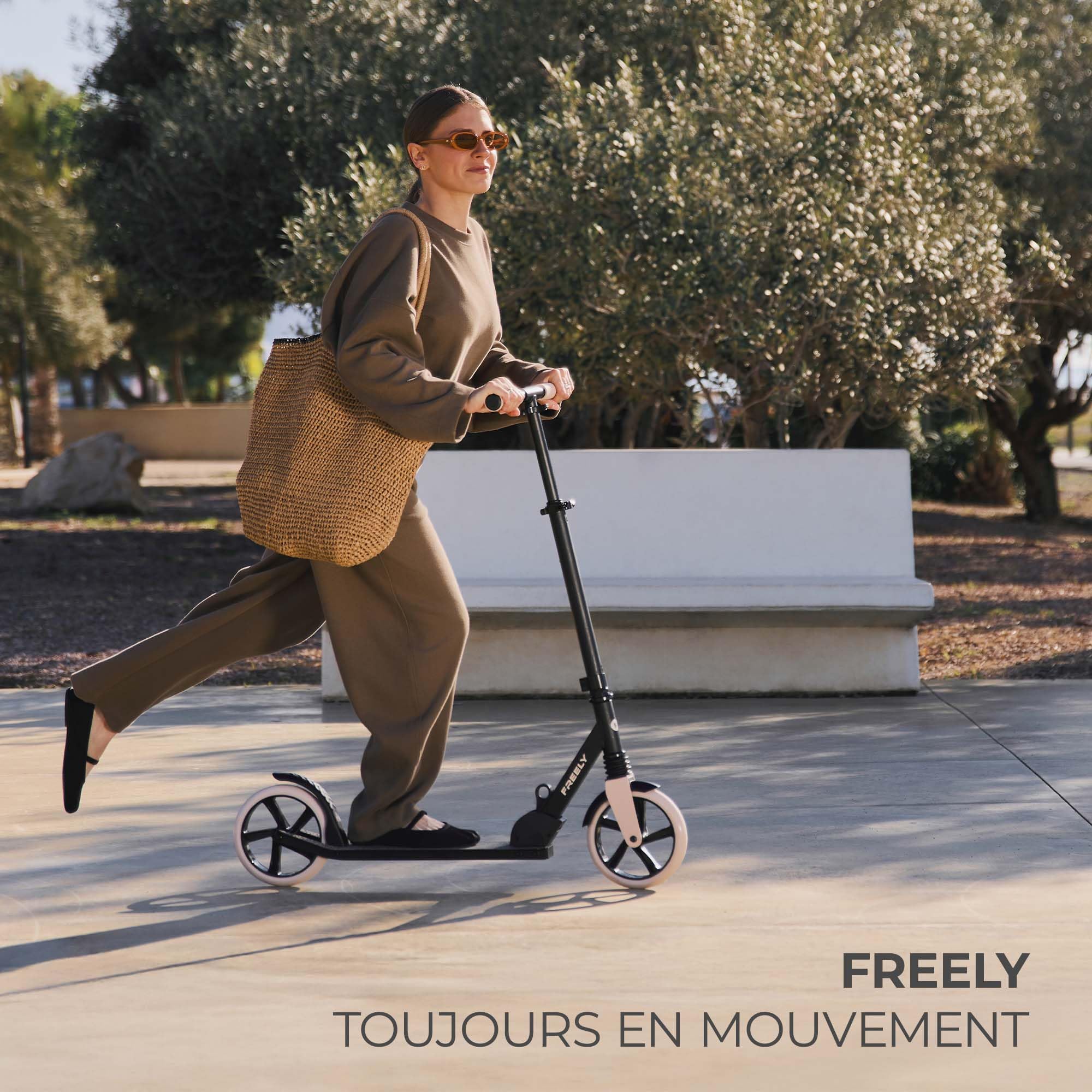 Kinderkraft Freely Trottinette pour Enfants à partir de 3 Ans, jusqu'à 100 kg, Pliage Rapide, Roues en polypropylène