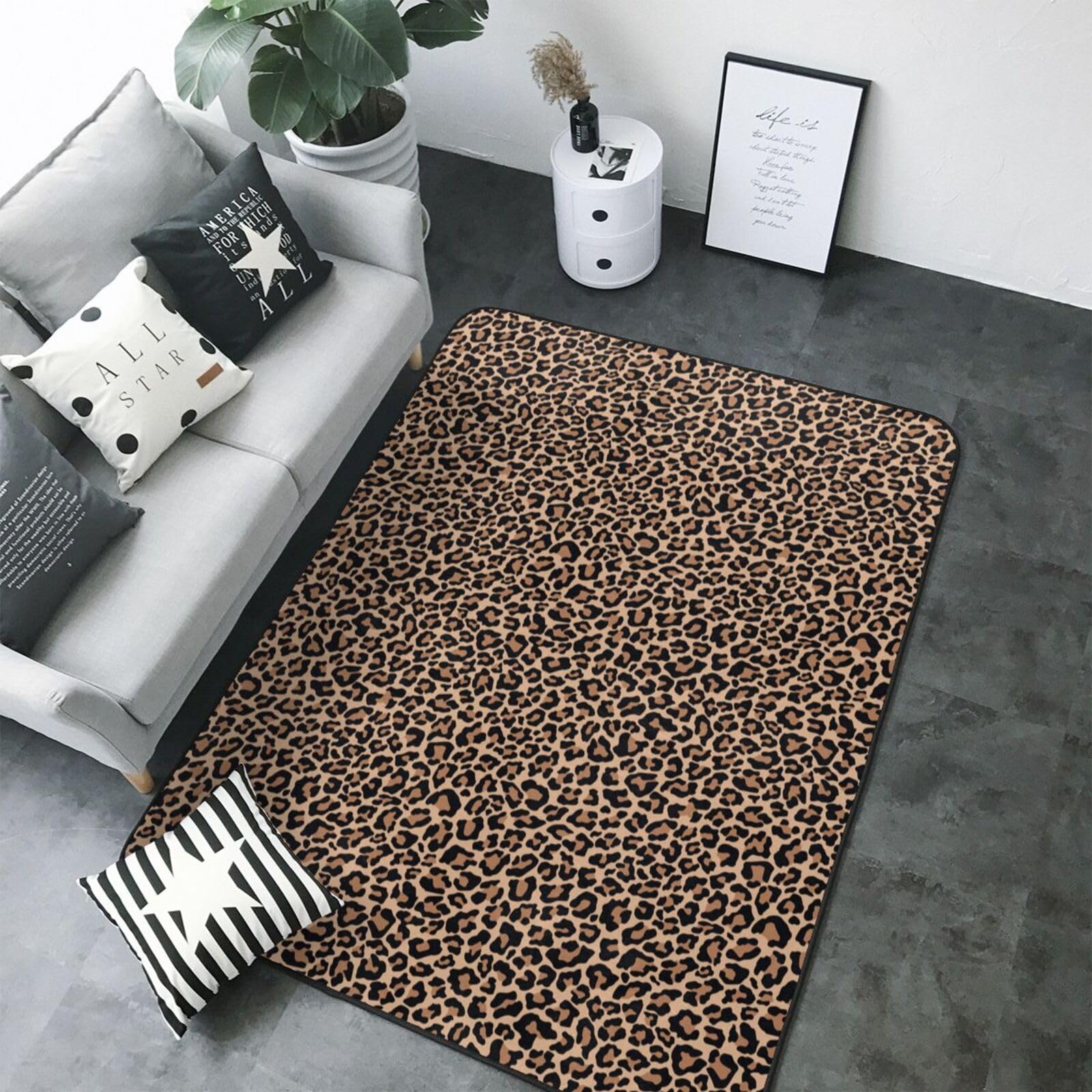 Tapis d'intérieur lavable léopard marron : fini les taches dans le salon