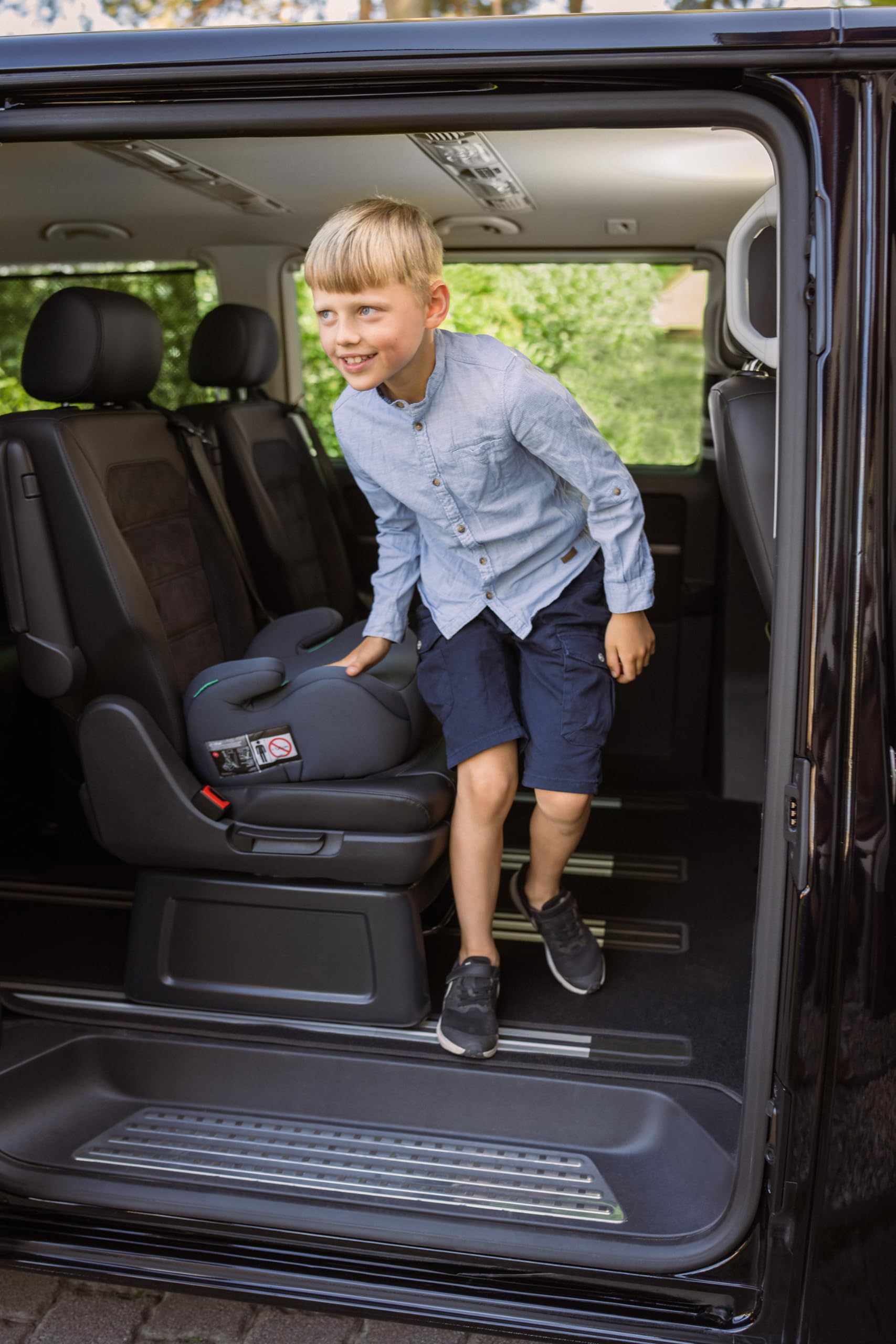 Osann Up, Sitzerhöhung Auto Kinder, Kindersitzerhöhung ohne Isofix 125-150cm (ca. 15-36 kg), Sitzschale i-Size- Black