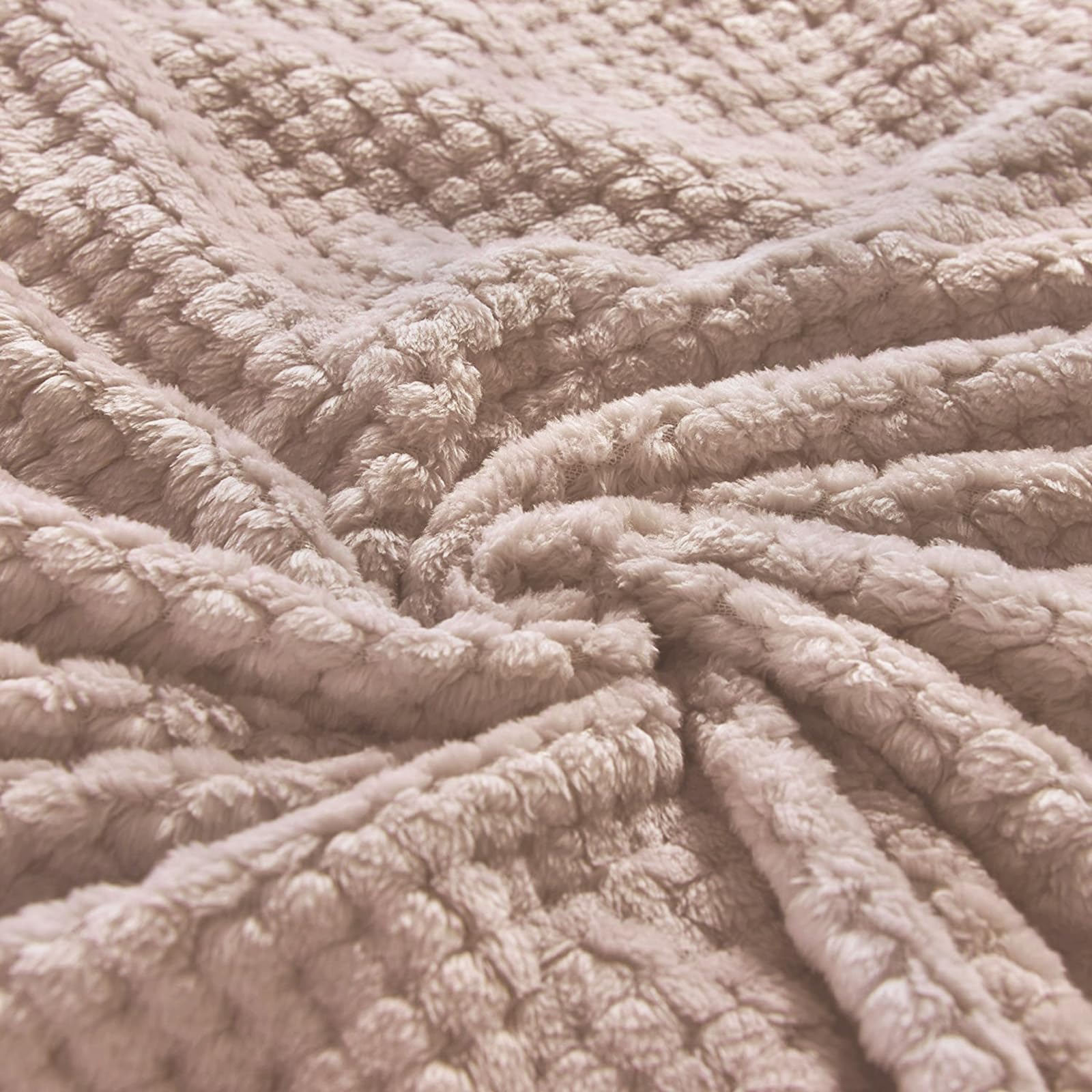 Manta decorativa de vellón, tamaño XL, muy suave y cálida, para sofá, sillón o cama, textura de punto gofre, cómoda, mullida y ligera (camel, 50 x 70 pulgadas) 8