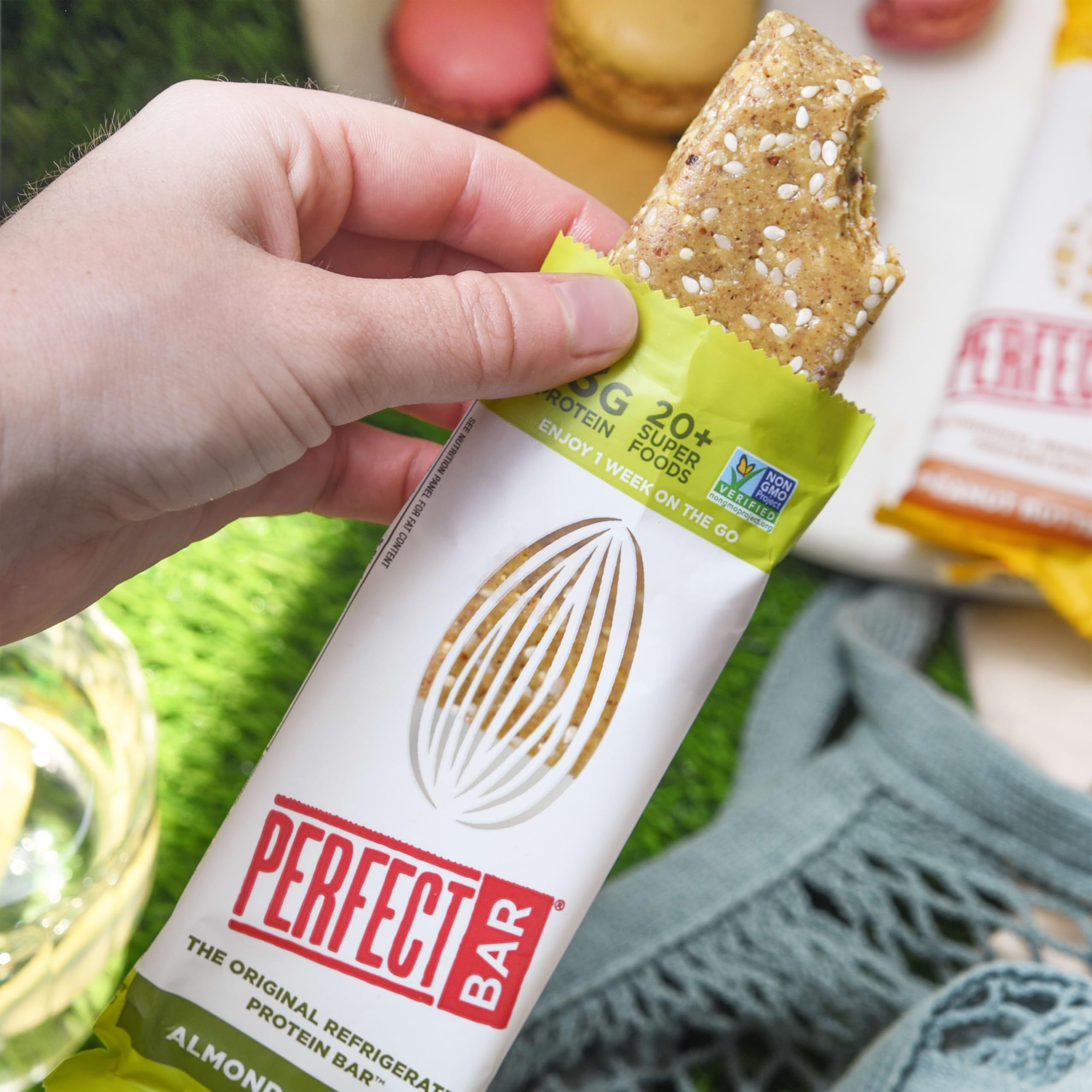 Perfect Bar Original gekühlter Proteinriegel, Mandelbutter, 70,9 g Riegel, 8 Stück (3 Stück)