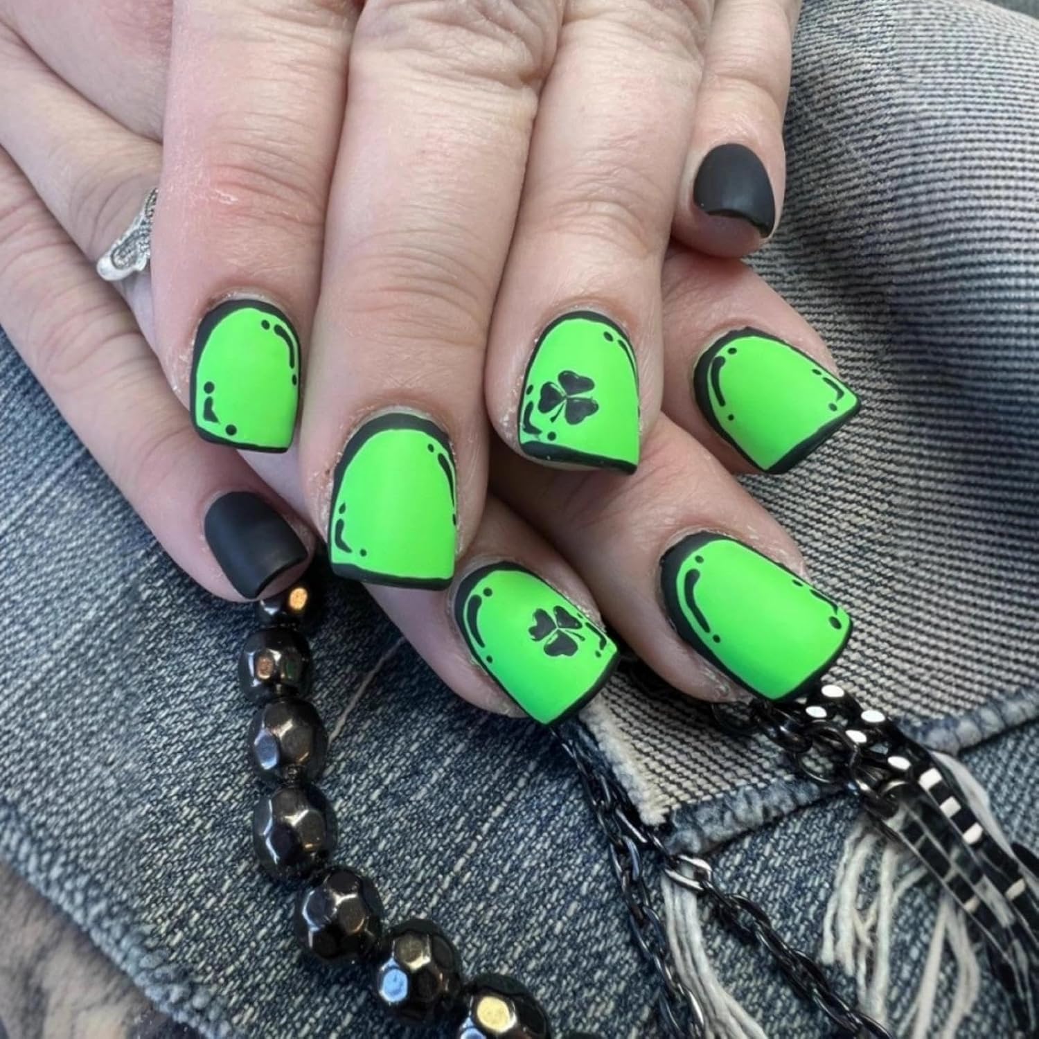 St Patricks Day Press on Nails - Shamrock Clover Design