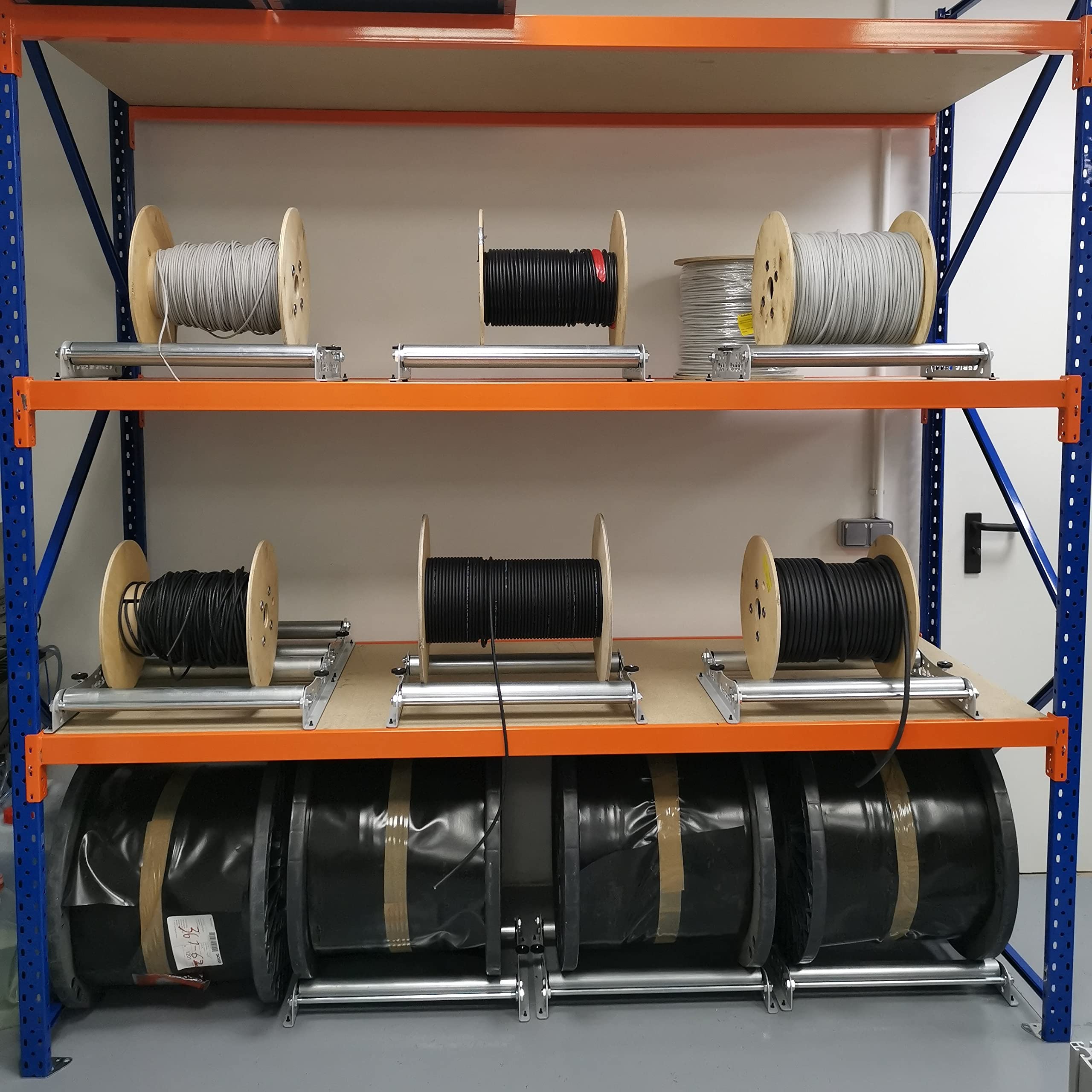 Kabelabroller Cable Caddy aus Stahl für Haspeln bis 510 mm Breite - SILBER