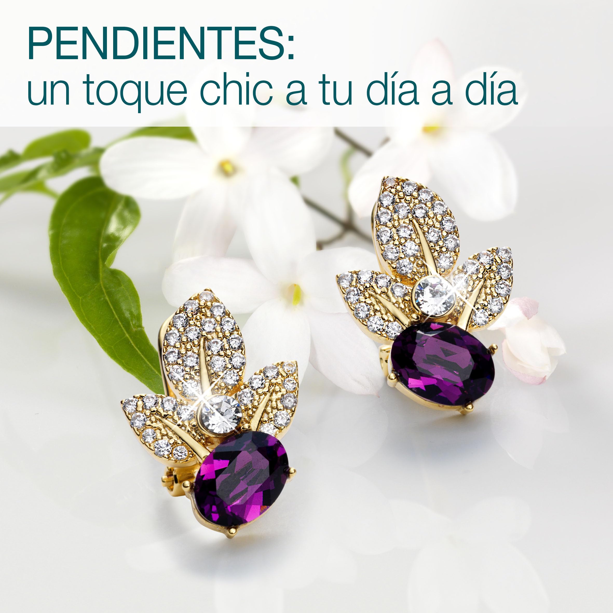 Conjunto BOUQUET DES FLEURS Gargantilla y Pendientes bañados en Oro de 1ª Ley 18K con 27 cristales de Swarovski® y más de 260 Circonitas. Ideal para regalo. Con Pañuelo de diseño para ti