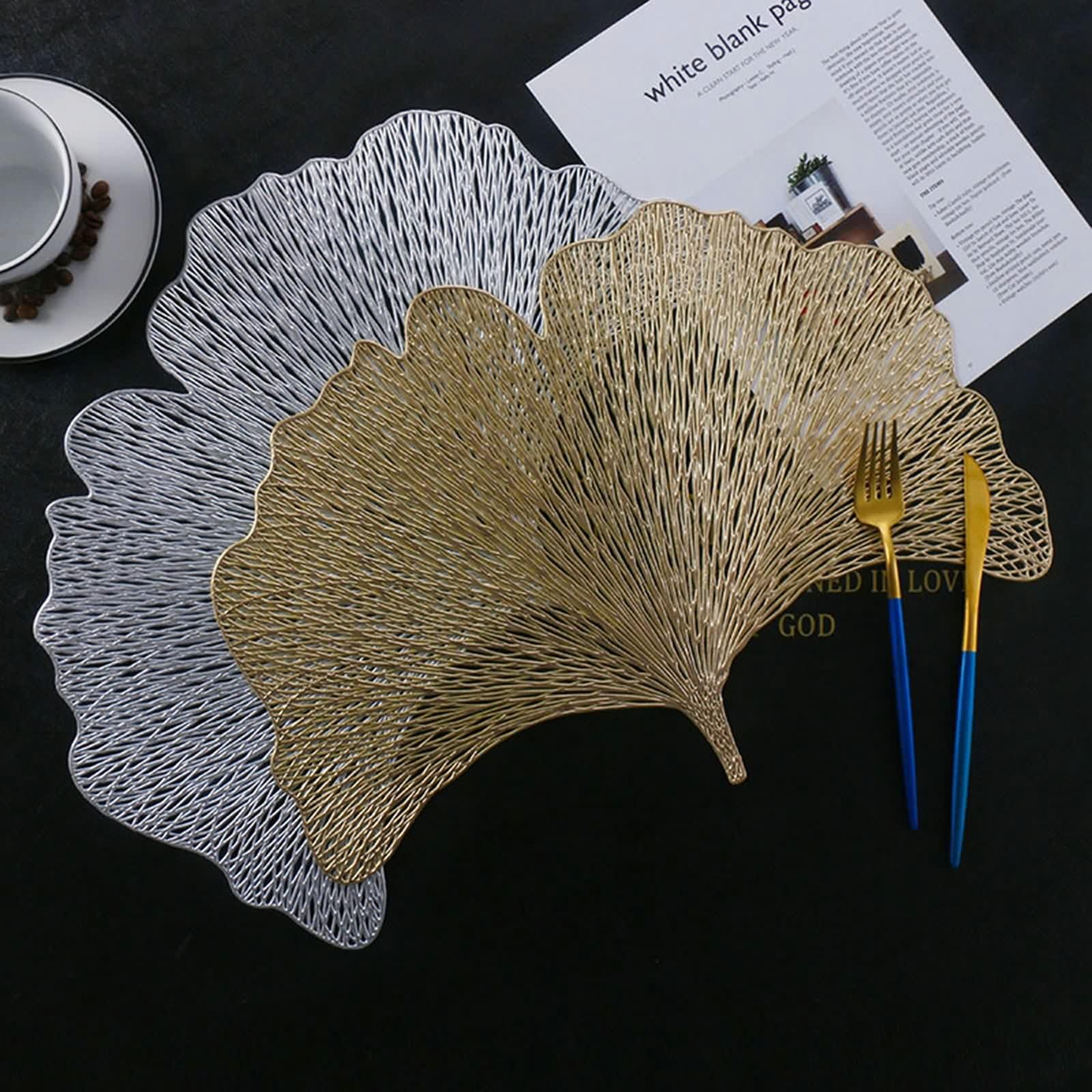 Gold Placemats, Set de Table Lavable Halloween Lot de 10 en Forme de Ginkgo PVC Dessous de Table 30x44cm