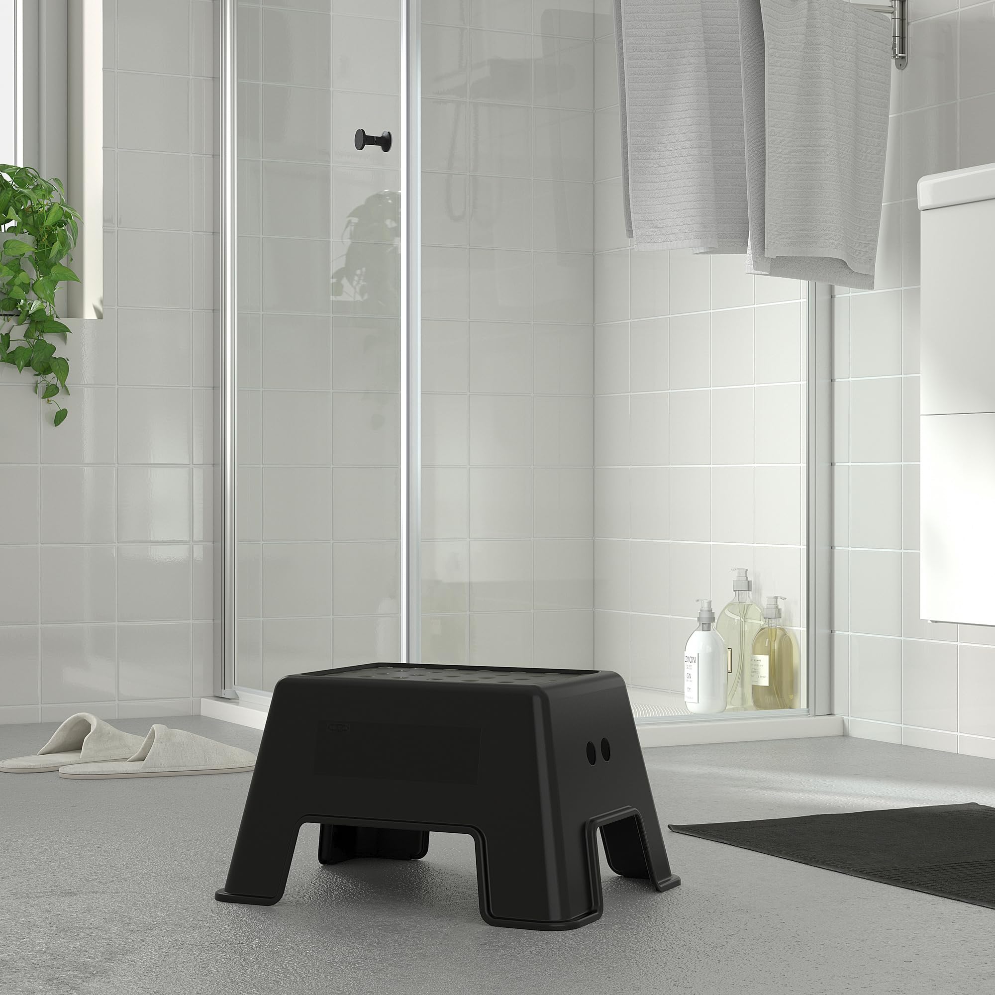 BOLMEN Sgabello Scalino Nero | Antiscivolo, Portata 100 Kg, Larghezza 44 Cm, Altezza Seduta 25 Cm