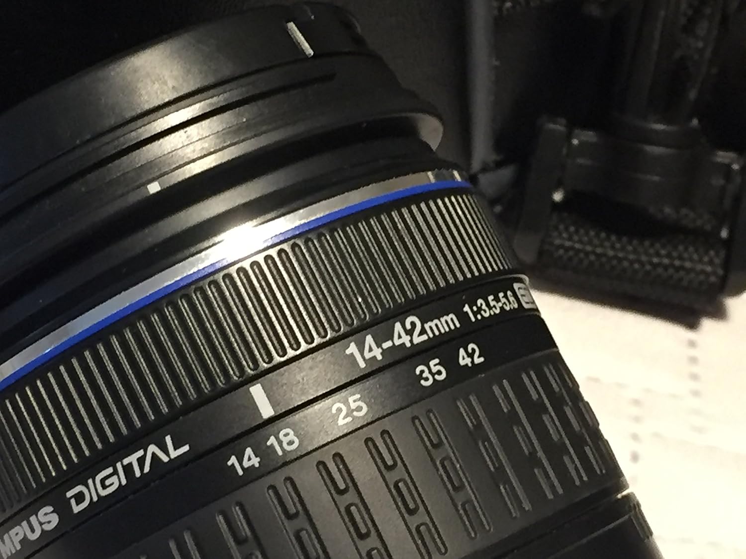 OM SYSTEM OLYMPUS Evolt E410 10MP Digital SLR Camera with 14-42mm f/3.5-5.6 Zuiko Lens