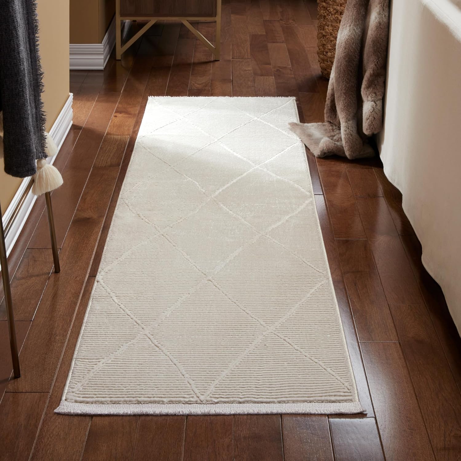 Town & Country Luxe Tretta Contemporary Diamonds Runner Area Rug with Plush High-Low Texture, Ivory, 1'9"x7'2"