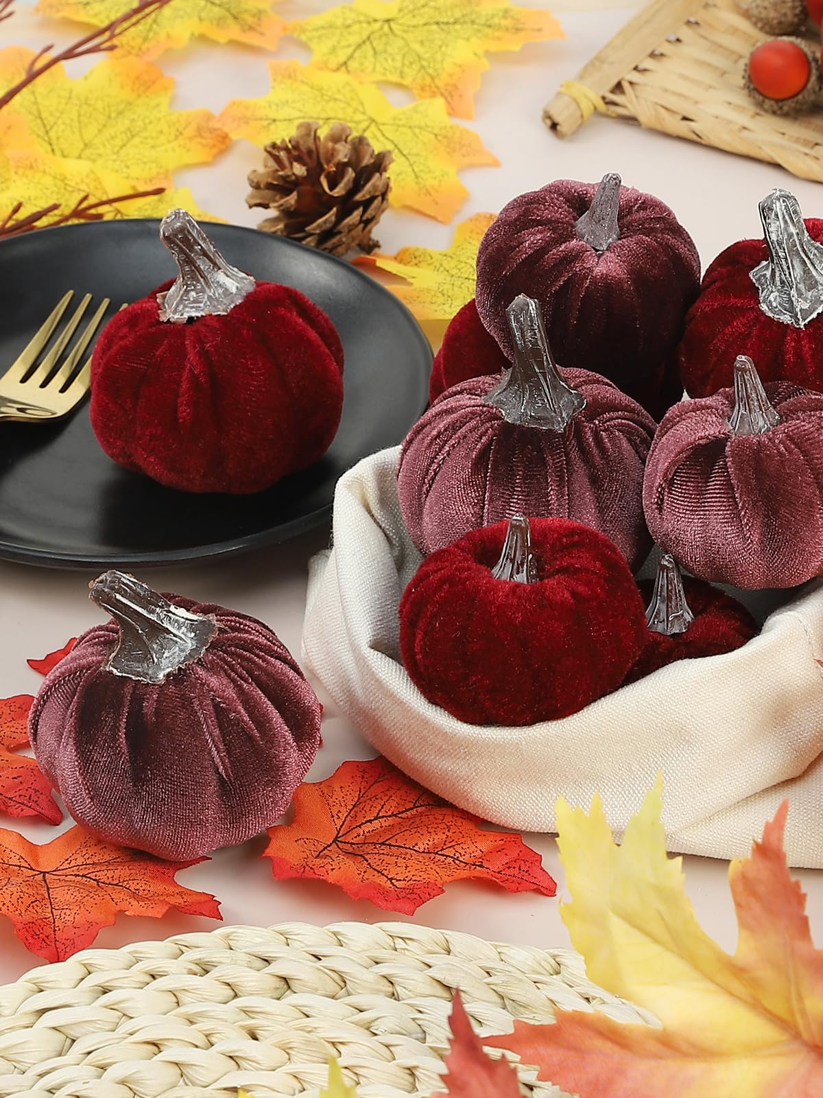 Lot de 12 citrouilles artificielles en velours - 2 tailles - Pour Halloween, automne, festival, décoration de table (bordeaux/violet)