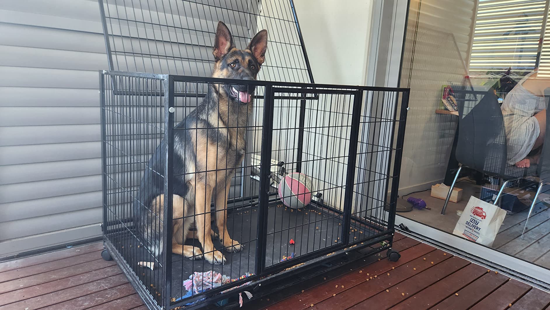 AmazonBasics Heavy Duty Stackable Pet Kennel with Tray, 91.44 CM