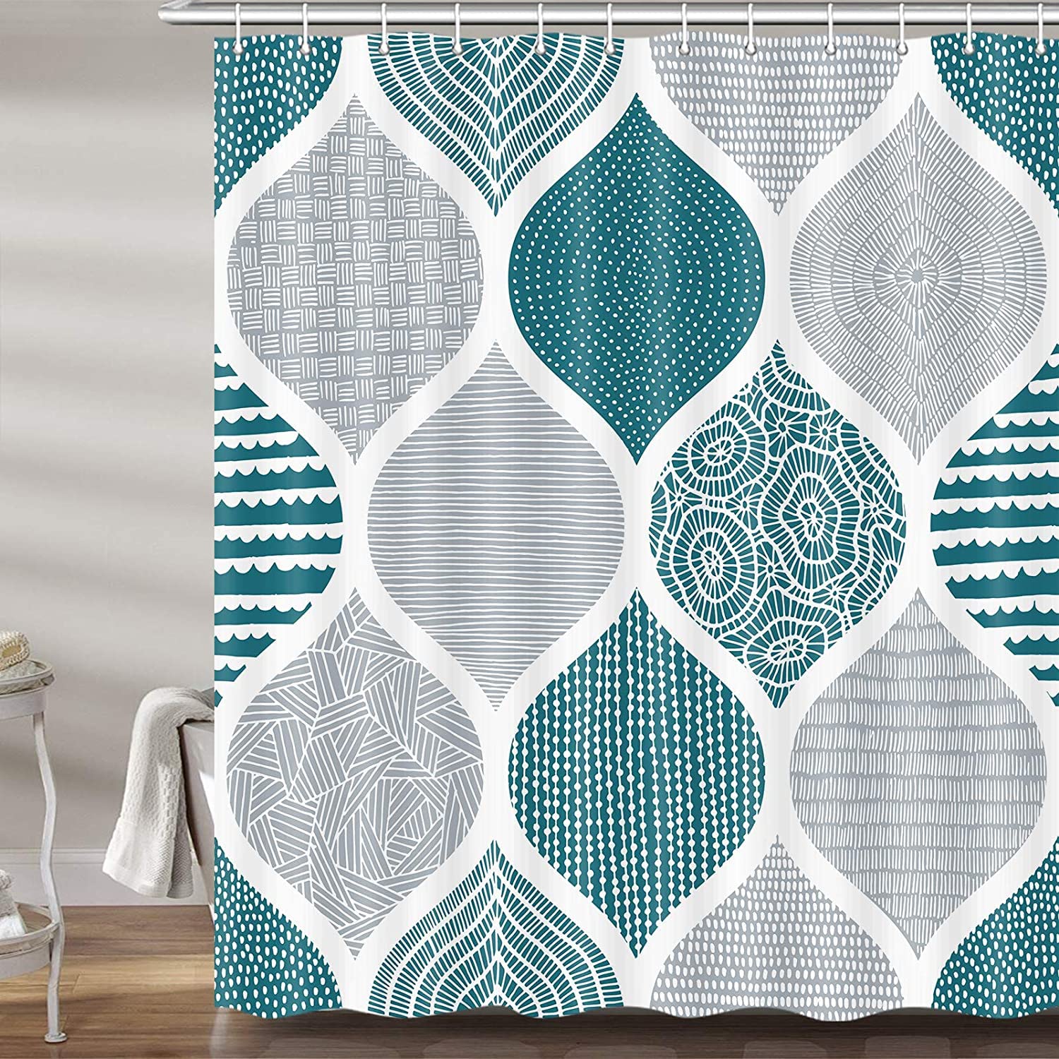 JAWO Cortina de Ducha Bohemia Verde Azulado y Gris para baño, Juego de Cortinas de Ducha con patrón geométrico de Tela Bohemia Gris y Blanco, Accesorios de decoración de baño con Ganchos, 72 x 72