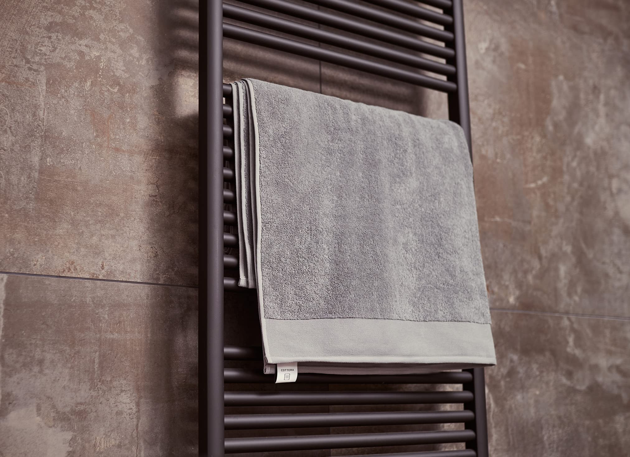 Set di 8 asciugamani in grigio, qualità premium Hotel & Spa, 2 teli doccia 70 x 140, 2 asciugamani 40 x 70, 4 asciugamani per il viso 30 x 30 cm, 100% cotone finissimo 600 gm², prodotti in