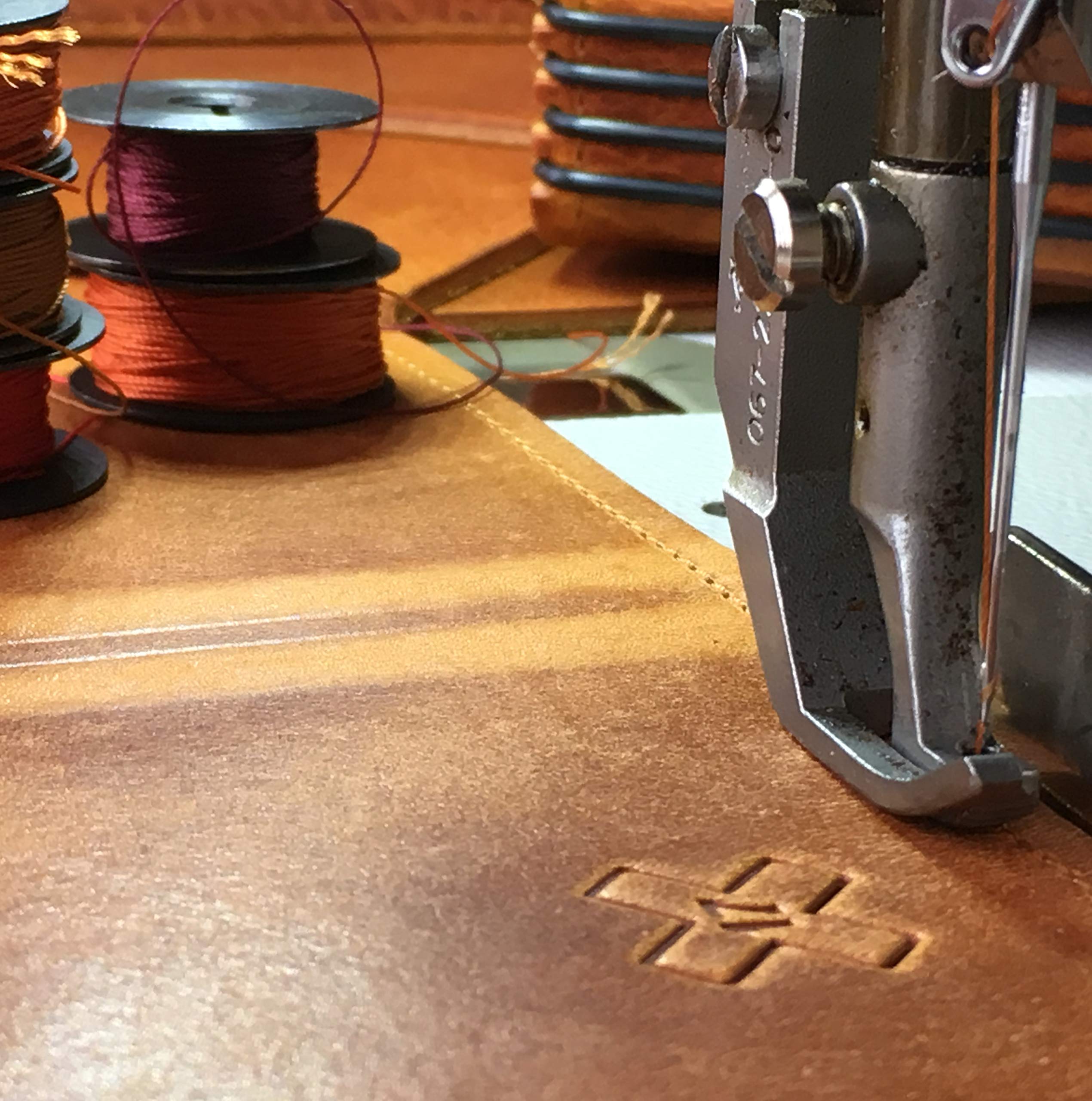 X17-A4+ Notizbuch/Personal Organizer | 7mm dünn | orange; aus recyceltem Leder. Nachfüllbar. Notizheft (blanko) mit Doppeltasche, Made in Germany.