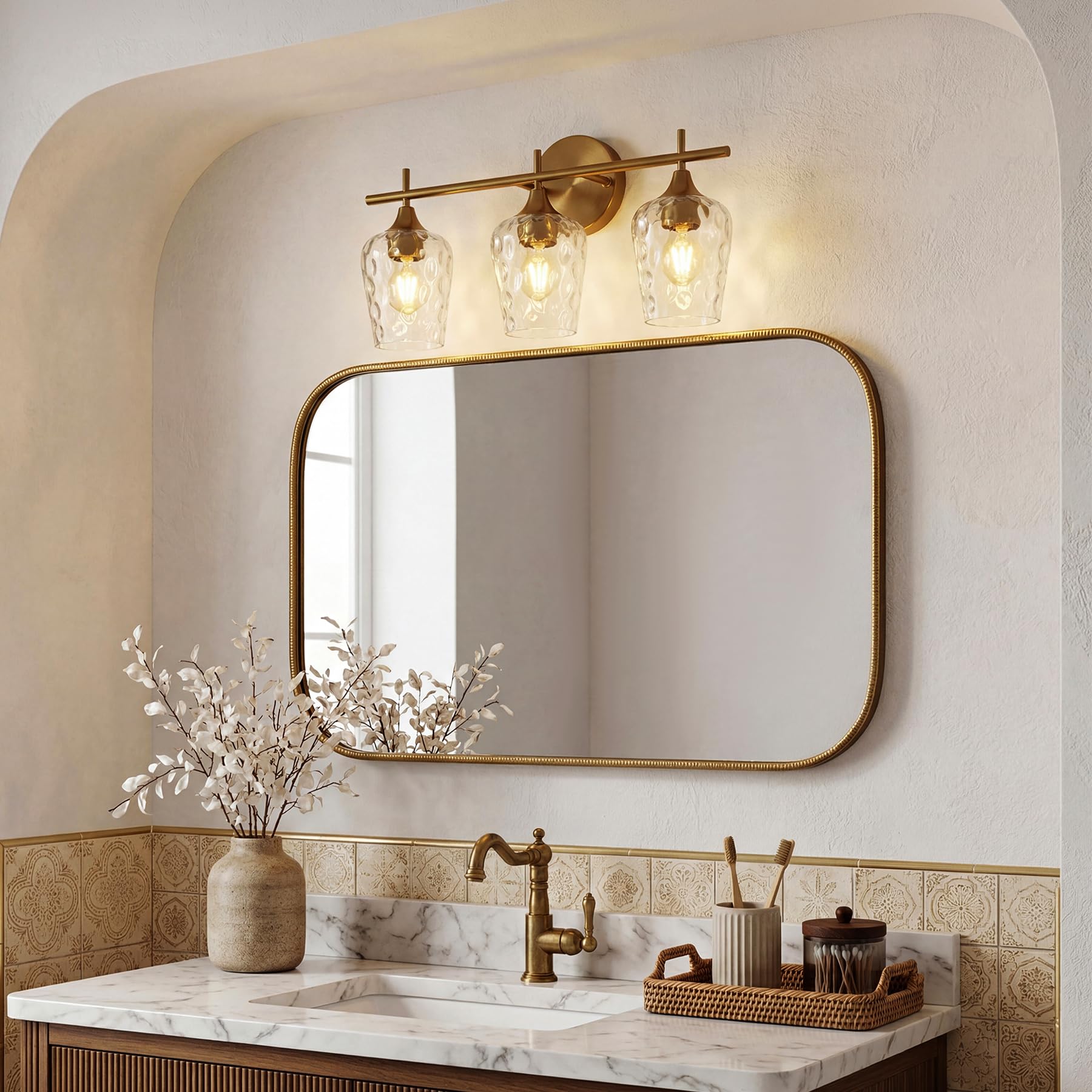 Tribesigns - Aplique de pared de baño (3 luces, modelo dorado, con pantallas de cristal corrugado, casquillos E27. Ideal para espejos de baño, cocina, pasillo y dormitorio. Am