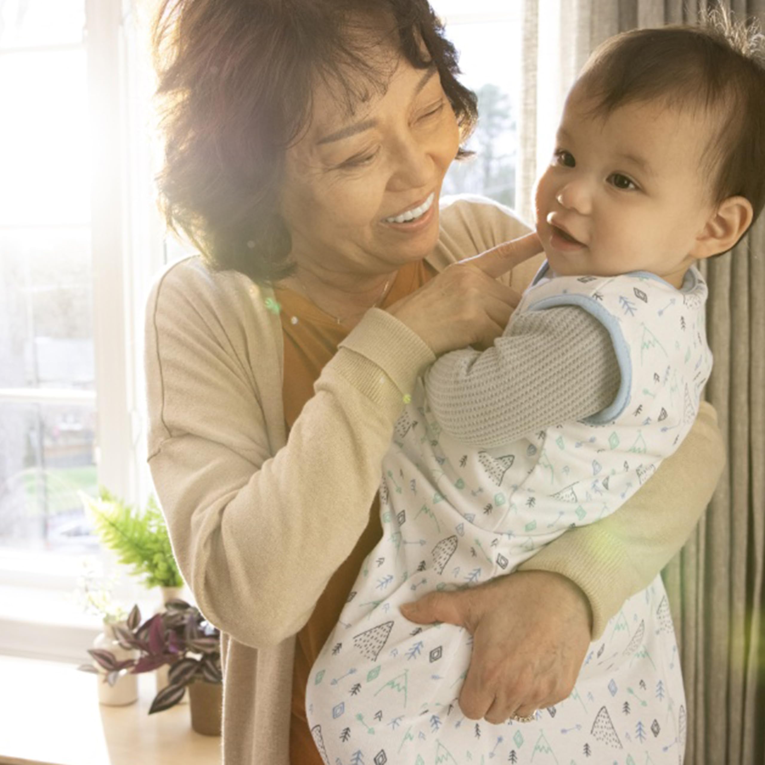 Ingenuity SwaddleMe Schlafsack Baby 2.5 TOG, Größe 3-18 Monate, 6,4-10,9 kg, Hält Baby bei kühleren Temperaturen warm, Extra-langer Reißverschluss, 100% Baumwolle - Flock