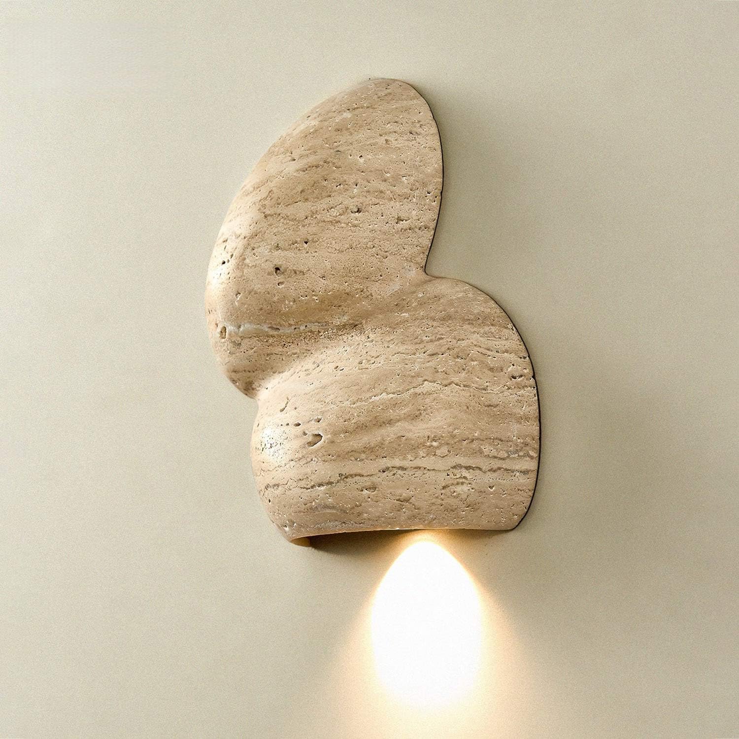 Lampe murale en marbre wabi-sabi pour creer un eclairage de chambre apaisant