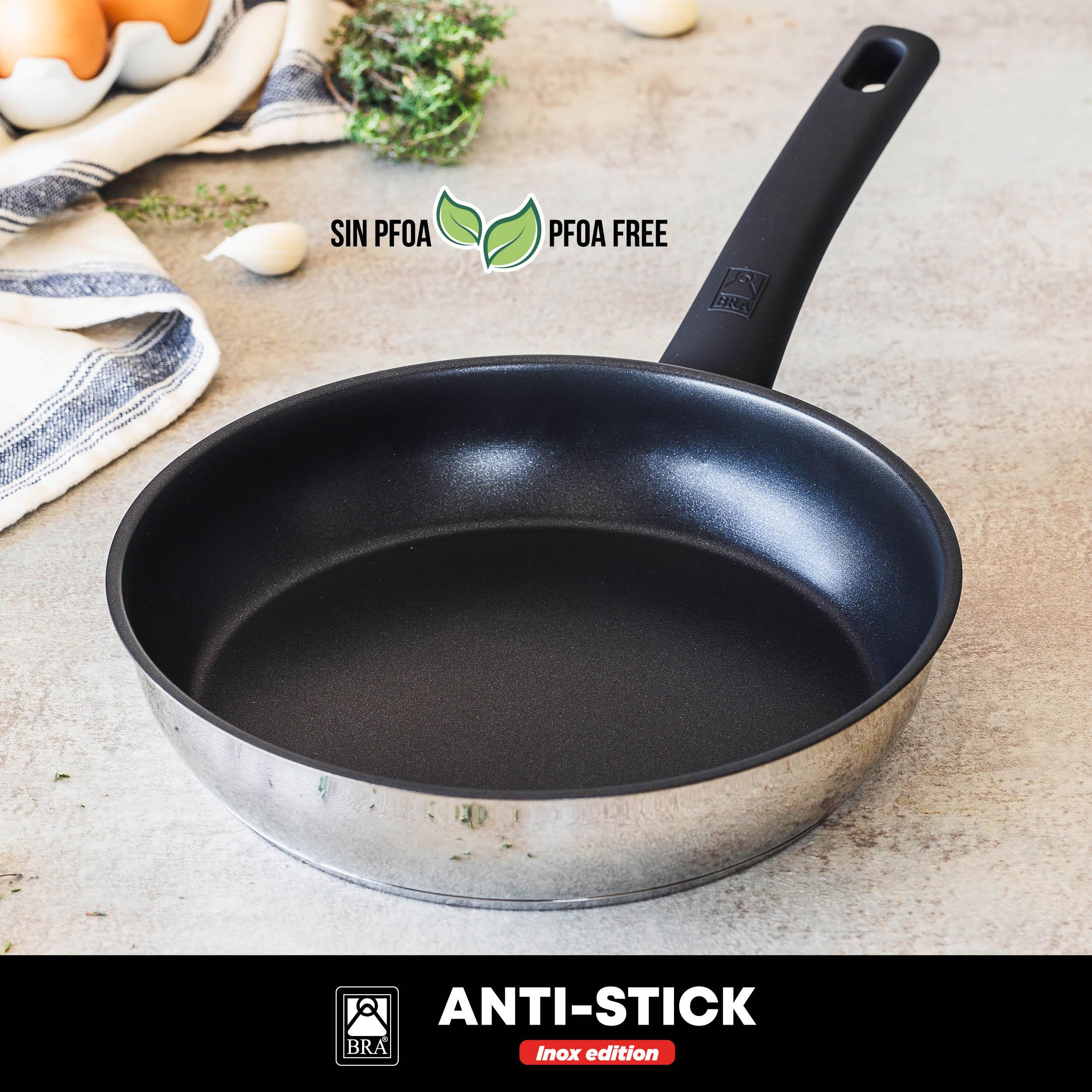 BRA Antistick Inox | Set 3 sartenes 18/22/26 cm, aluminio forjado reciclado con antiadherente de titanio y superficie MetalTec, aptas para todo tipo de cocinas, incluida inducción