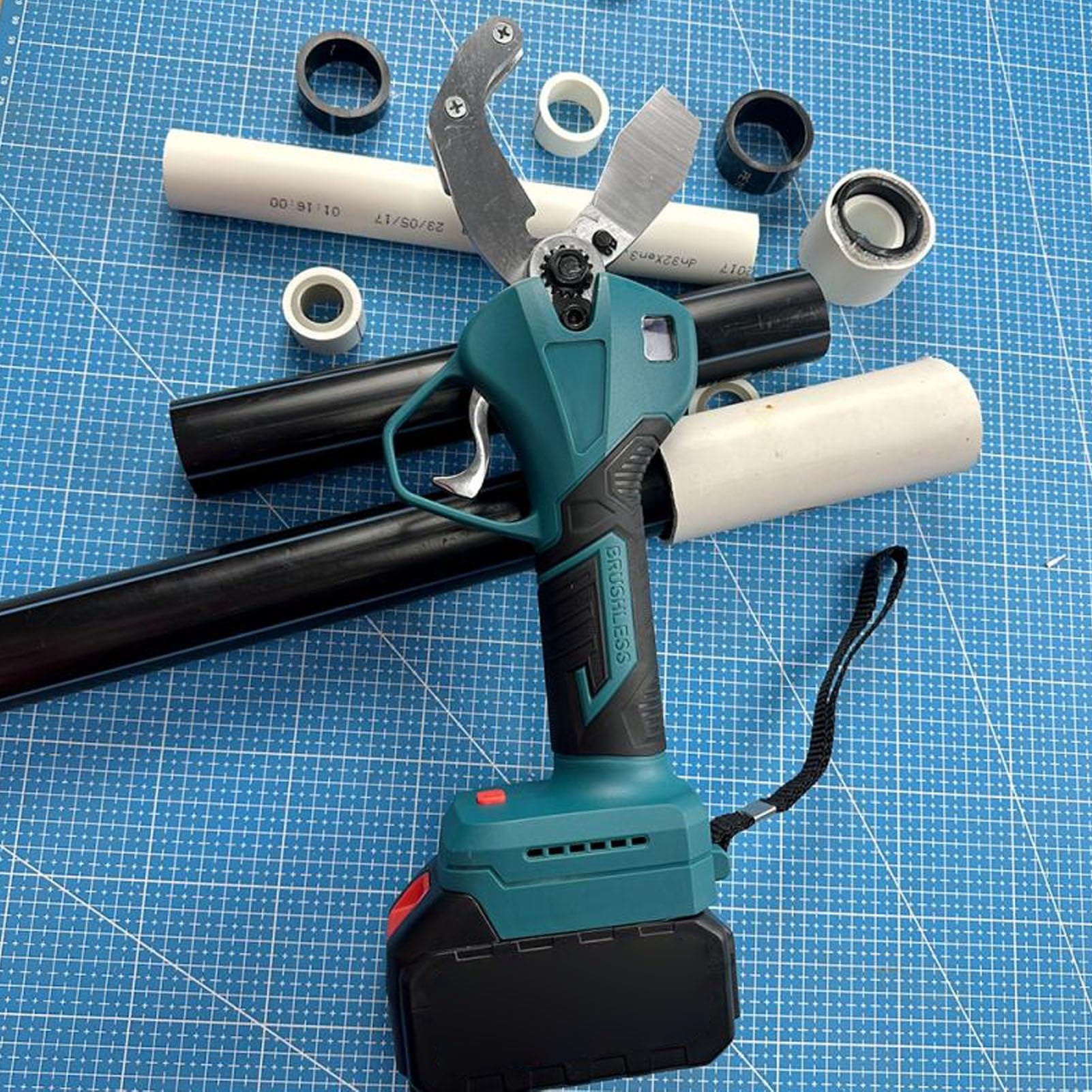 Cortador de Tubos de PVC, Herramienta de Corte de Tubos de PVC con Trinquete Eléctrico Ajustable, Tijeras de Tubos de PVC Inalámbricas para HDPE, Tubos de Polipropileno, Tubos de