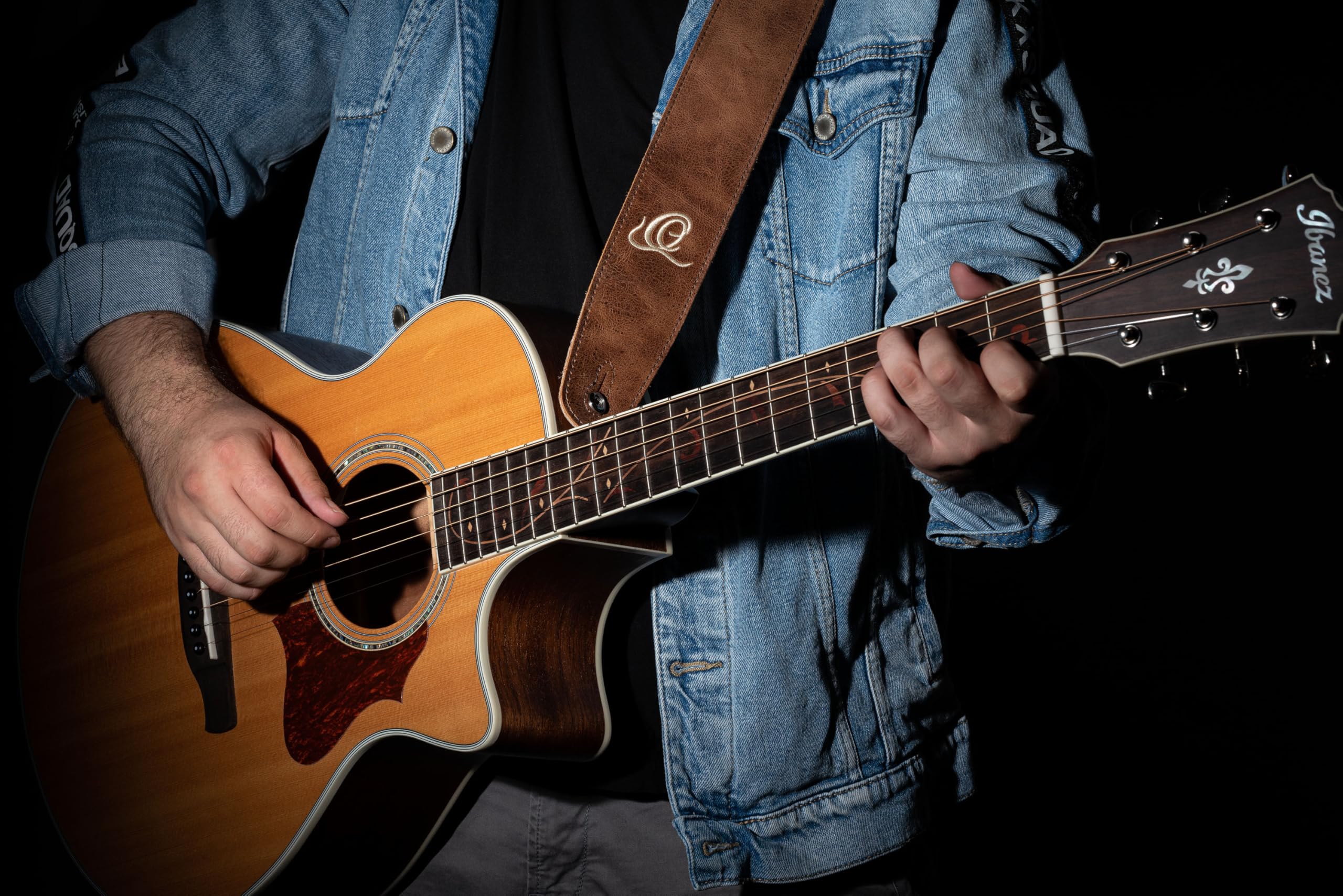 Ortega Guitars courroie réglable pour guitare – Guitare acoustique / Basse, Guitare électrique / Basse – Série Suede – Cuir suédé, Cognac (OSSU-40)
