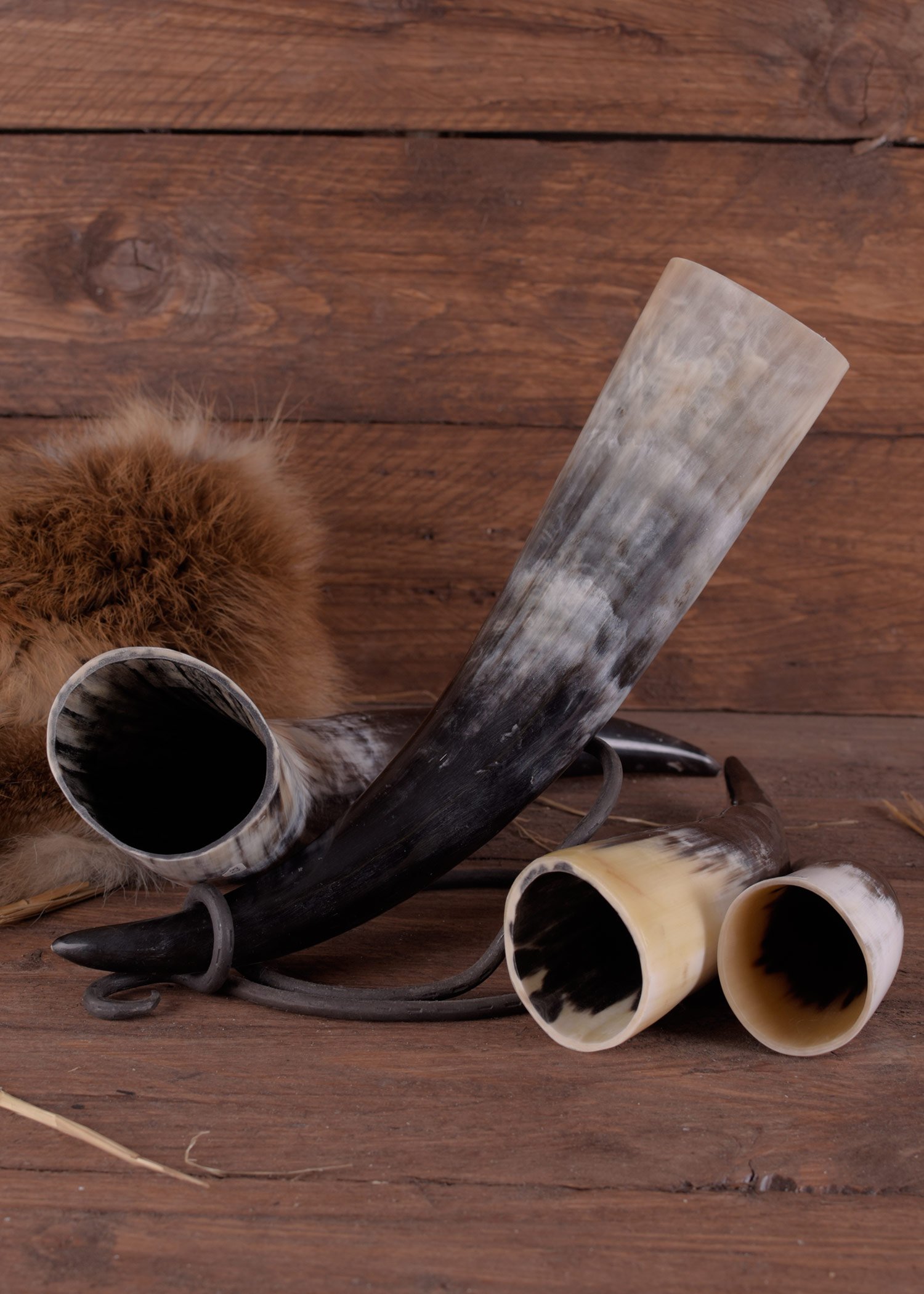 Battle-Merchant | Hochwertiges Wikinger Trinkhorn | Lebensmittelechtes Naturhorn | Poliertes Rinderhorn | Mittelalter Met-Horn | Deko, LARP, Reenactment | ca. 1,5 L
