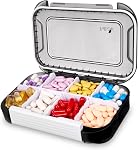 Fullicon Grand organisateur de pilules avec 8 Compartiments, Boîte à pilules pour preuve d'humidité avec diviseur amovible, Conteneur quotidien à pilule avec étiquettes, étui à pilule empilable pour la vitamine, huile de poisson, supplément