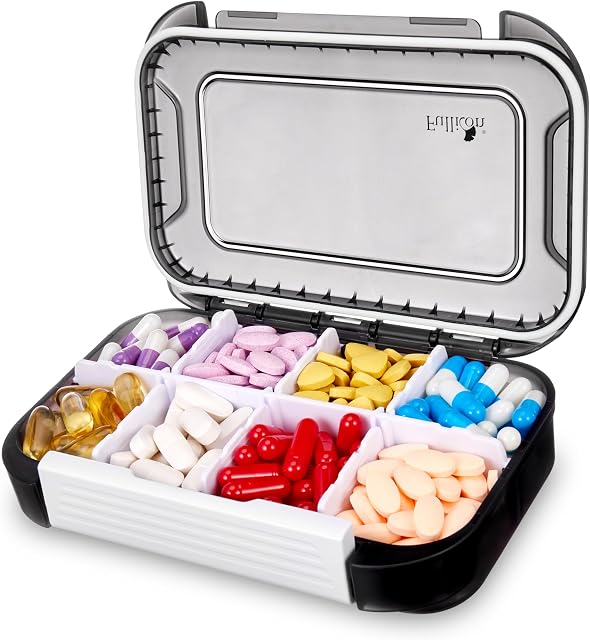 Fullicon Grand organisateur de pilules avec 8 Compartiments, Boîte à pilules pour preuve d'humidité avec diviseur amovible, Conteneur quotidien à pilule avec étiquettes, étui à pilule empilable pour la vitamine, huile de poisson, supplément