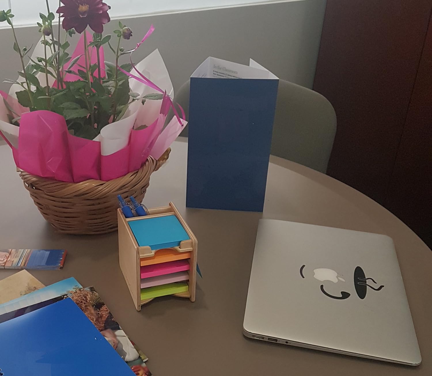 Strictly Origamic Colored Sticky Notes Pad and Pen Holder/Organizer (Includes Five 3" x 3" Pads) : Office Products