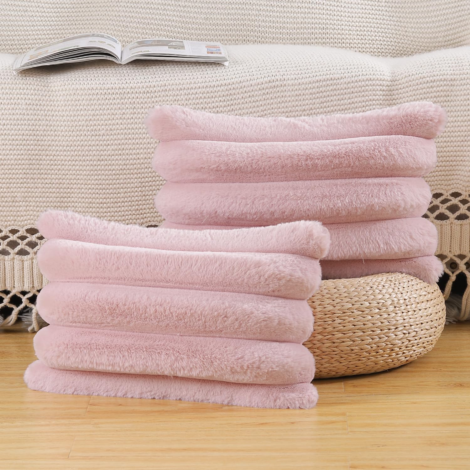 Housse de coussin en fausse fourrure douce et design rayures premium