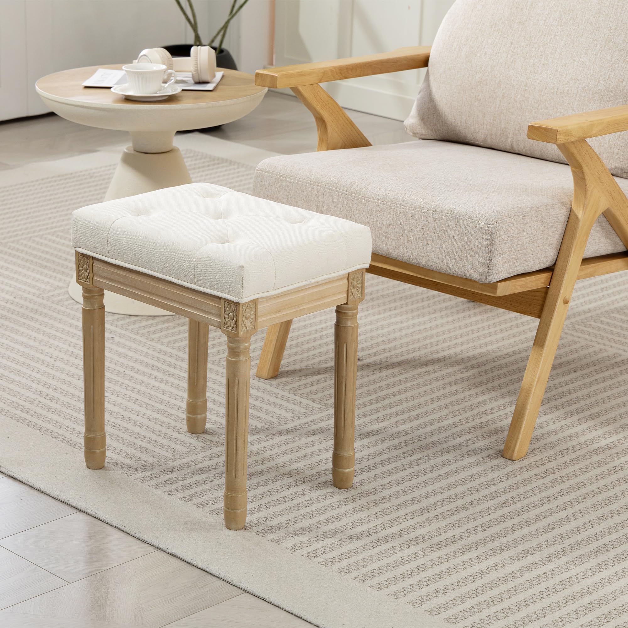 HOMCOM Reposapiés Salón Rústico Tapizado para Dormitorio Sofá Beige | Taburete Bajo, Lino Sintético, Patas Talladas de Madera, Otomana