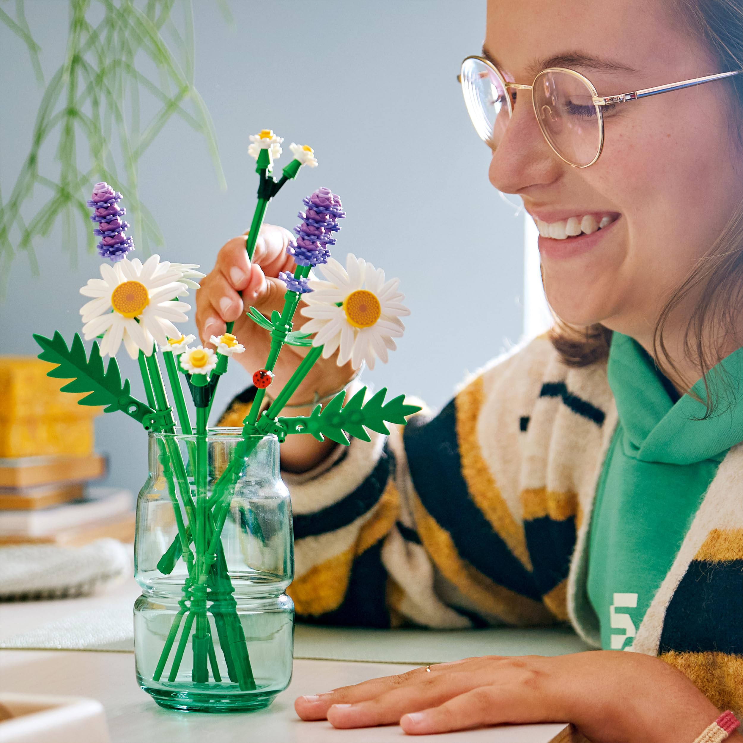 LEGO Botanicals Marguerites - Bouquet de Fleurs Artificielles - Marguerites & Lavande - Décoration Chambre d'enfant DIY - Cadeau d'anniversaire pour Fille 9 Ans ou Adulte Passionné.e de Plantes 11508