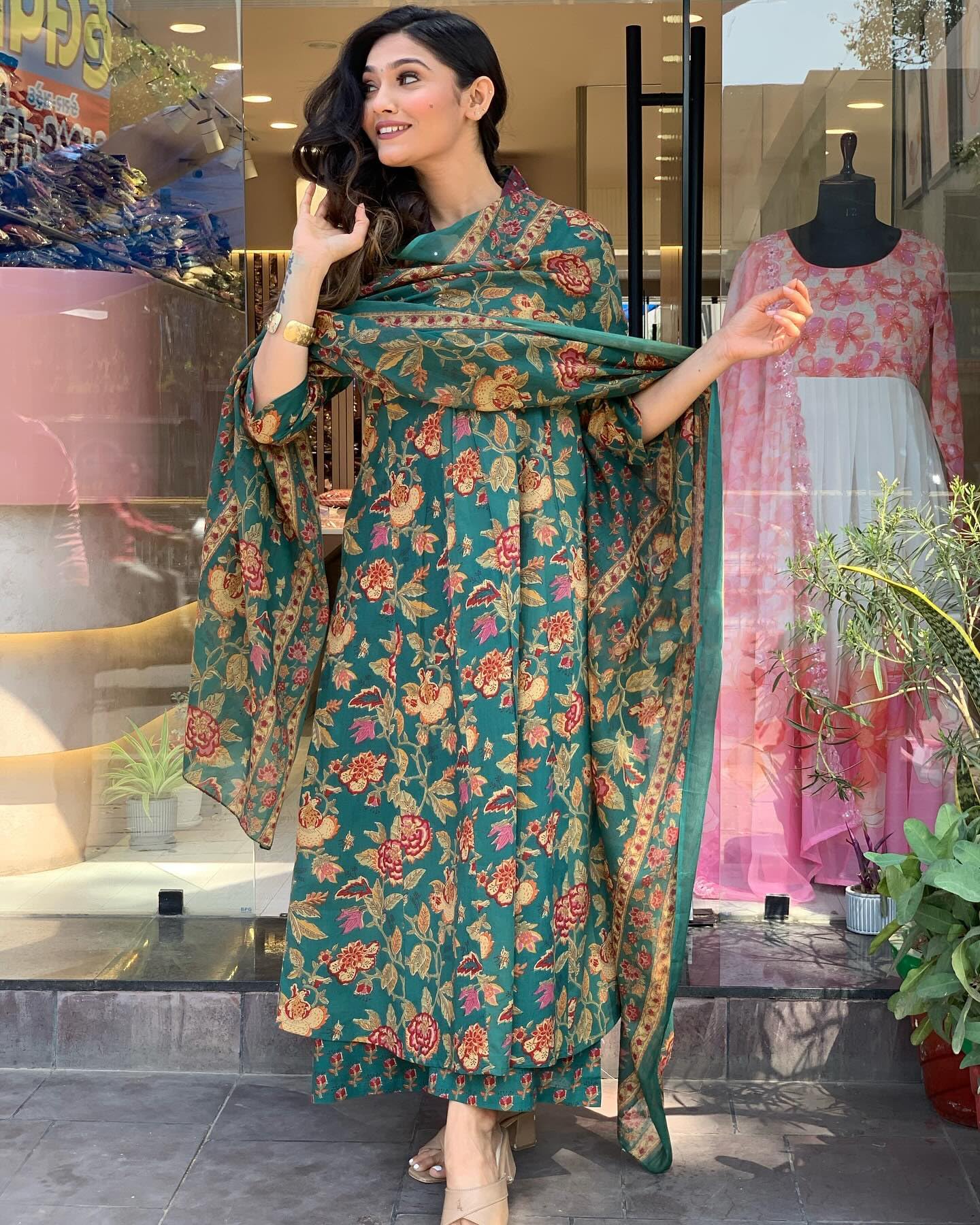 Nermosa Women Printed Anarkali Kurta And Pant Set With Dupatta (Green, M)