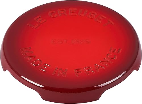 Le Creuset Salvamanteles Signature de hierro fundido esmaltado, 8.8 pulgadas, color cereza