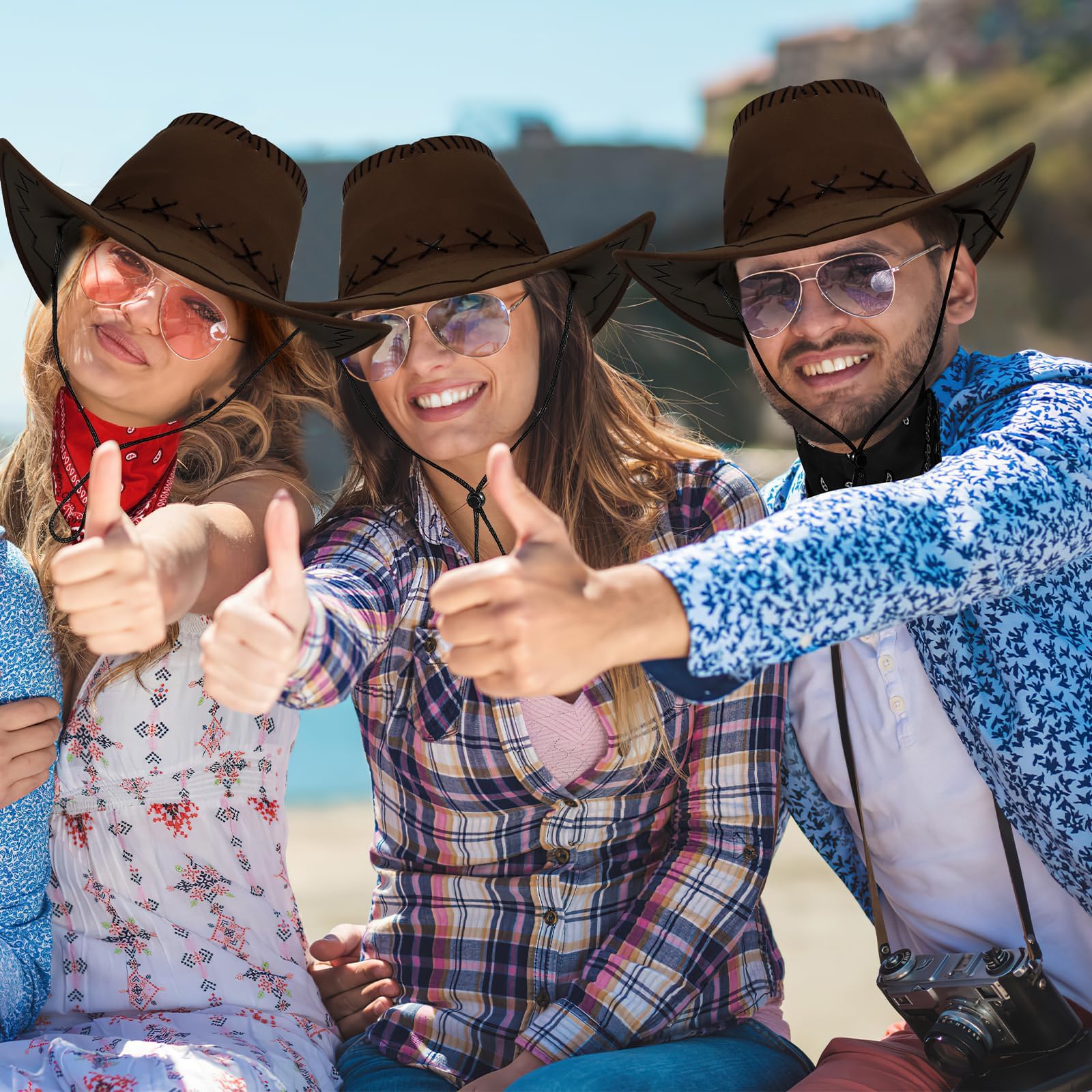 Set di 24 cappelli da cowboy per adulti – Cappello western con tesa larga in finta pelle scamosciata, cappello da cowboy, set da festa con 12 bandane e cordoncino regolabile per uomini e donne