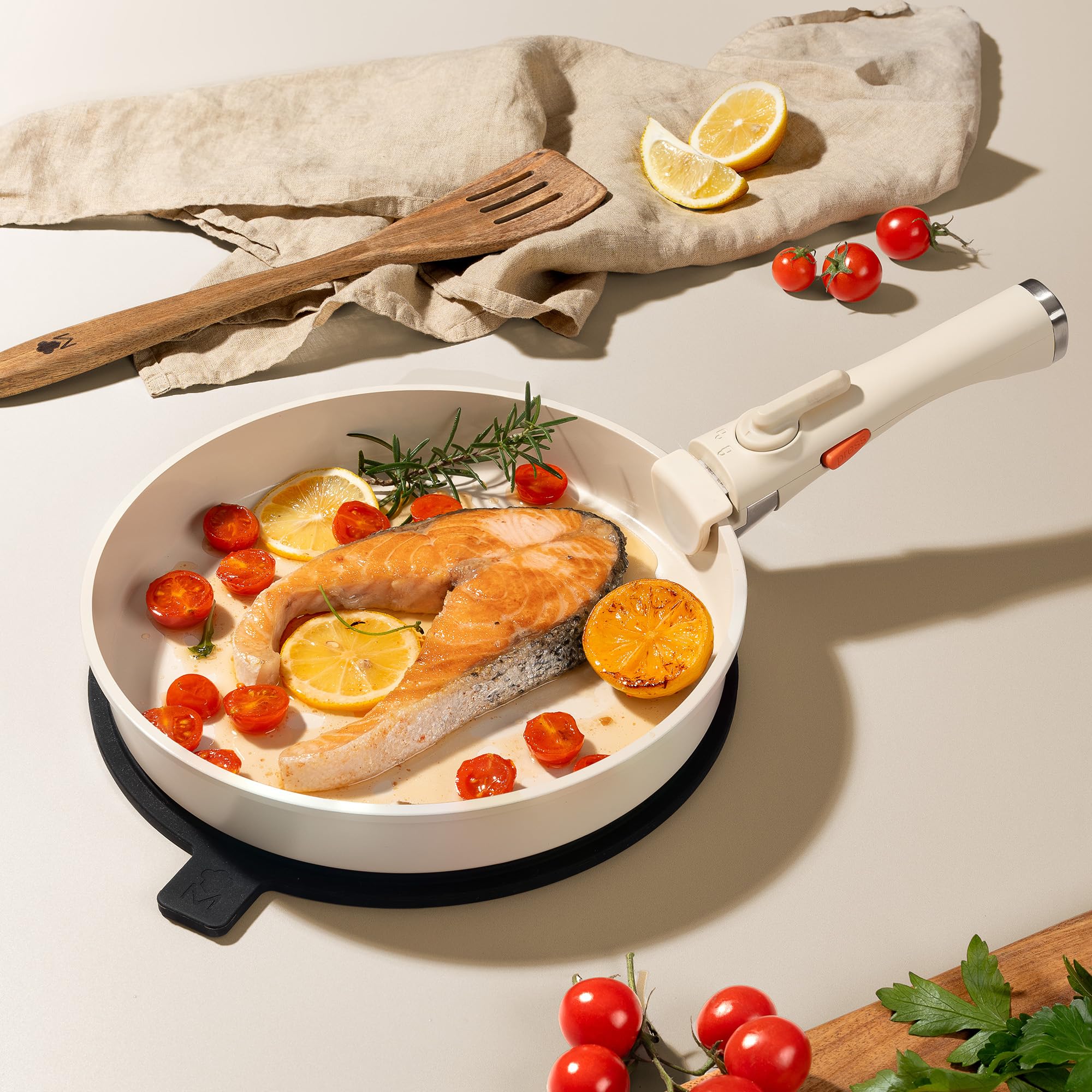 MasterPRO SHARE & PLAY Zestaw 10 przyborów kuchennych, można układać w stos, zdejmowany uchwyt, mały rozmiar, odlewane aluminium, powłoka nieprzywierająca CERATECH