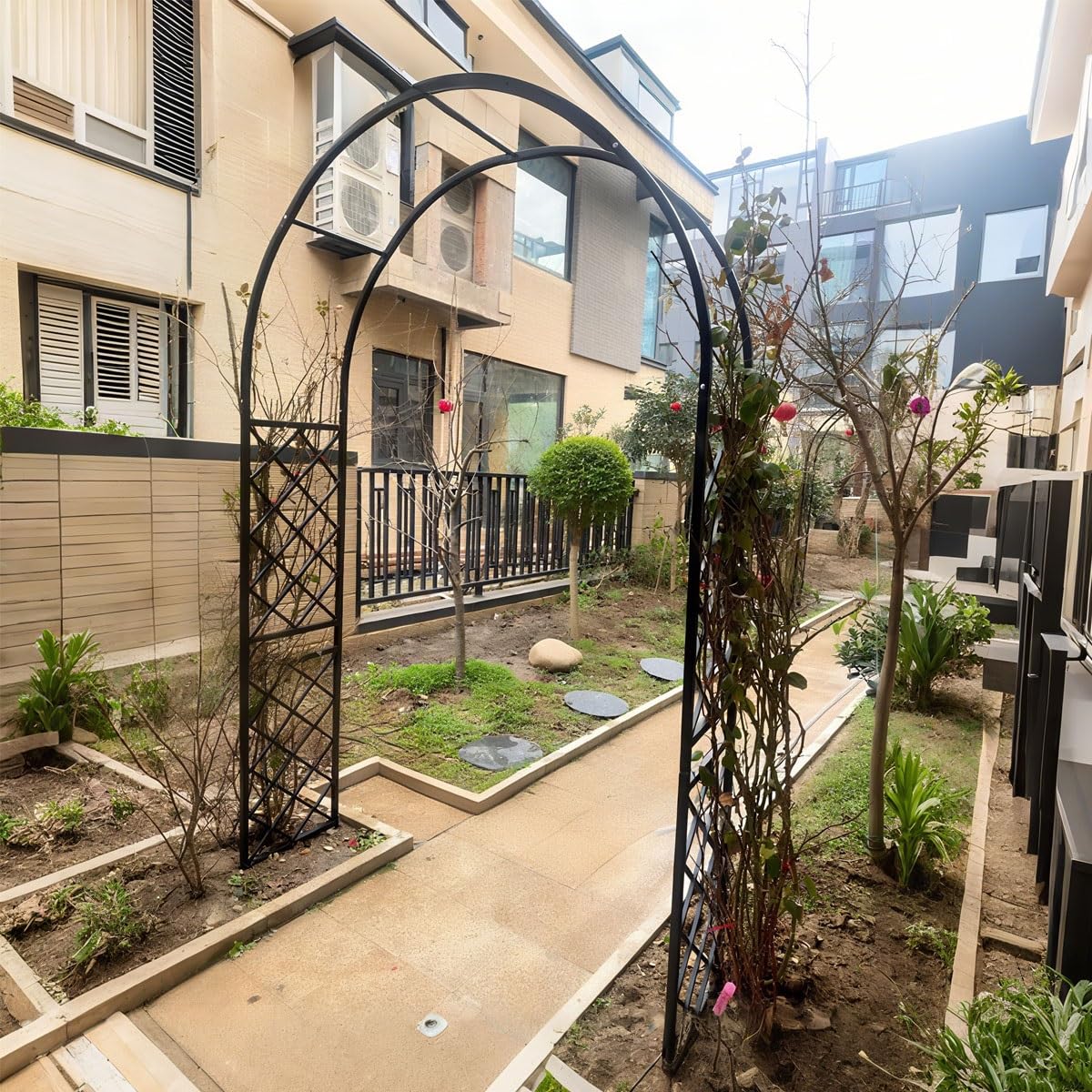Nierdzewny metalowy łuk ogrodowy krata do roślin pnących na zewnątrz altana ślubna regulowana pergola (180-350 cm) do dekoracji patio i podwórka trwała i stylowa (brązowy szer. x wys.: 140 x 270 cm)