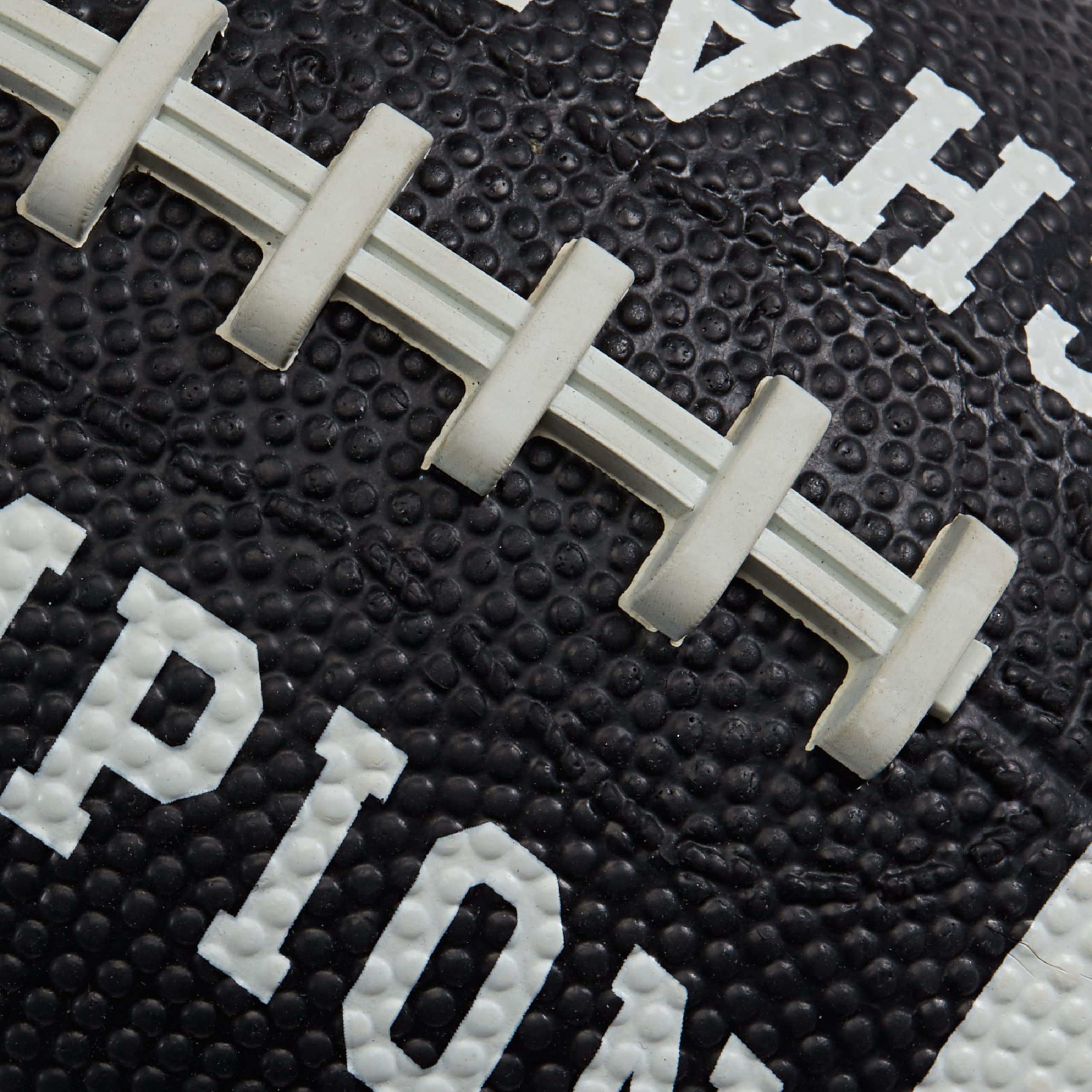 Champion Blitz - Pallone da calcio per tutte le stagioni, presa migliorata, rivestimento in gomma resistente e lacci modellati, per sport all'aria aperta e allenamento, include 6 pompe per pallone | Copertura in gomma resistente, lacci modellati, presa mi