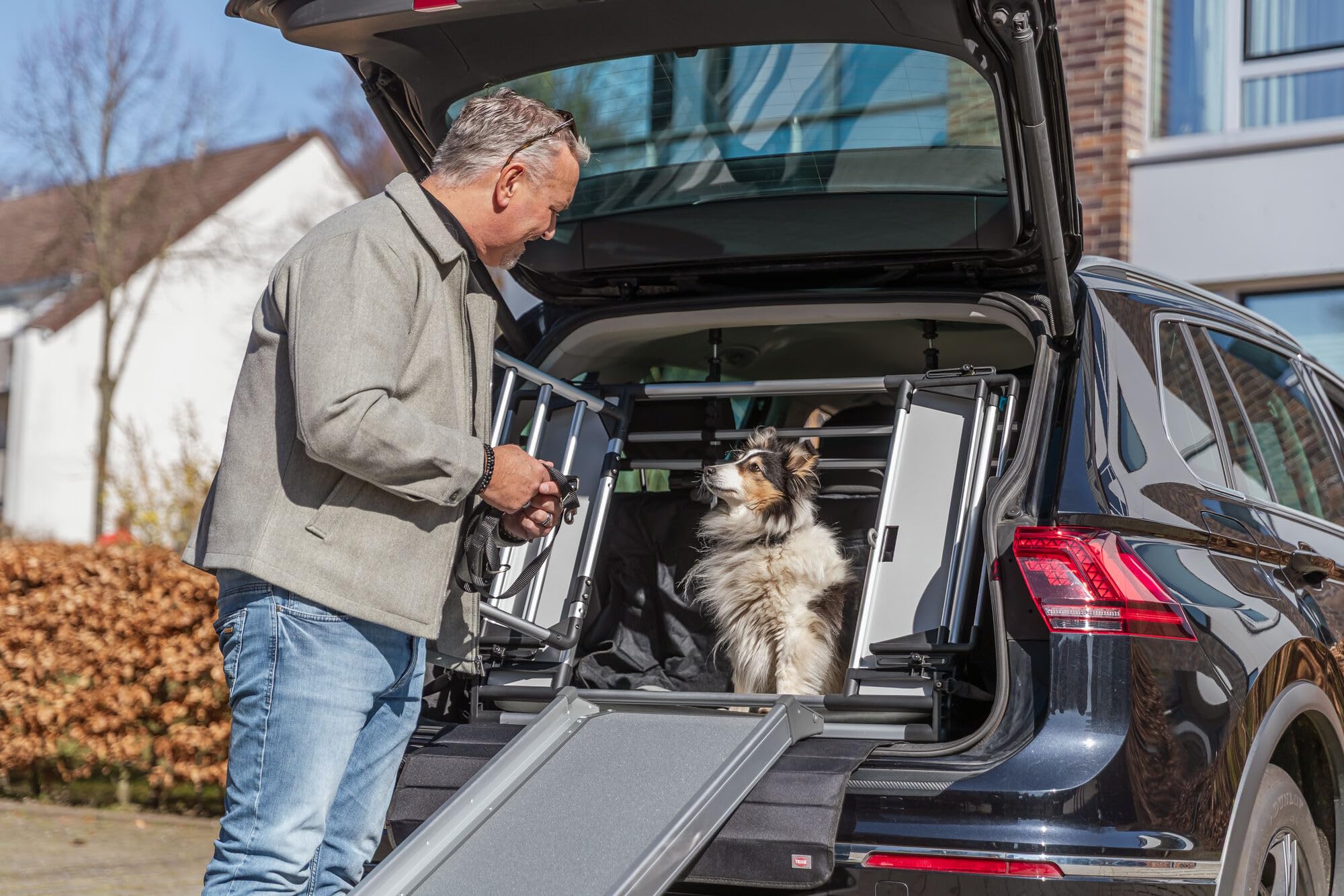Trixie Universal-Heckgitter für Hunde - Macht den Kofferraum zur Transportbox - Winkel & Seitenteile anpassbar - einfaches Einklappen zur Nutzung des Kofferraumes - 94–114 × 69 × 53 cm - 13201