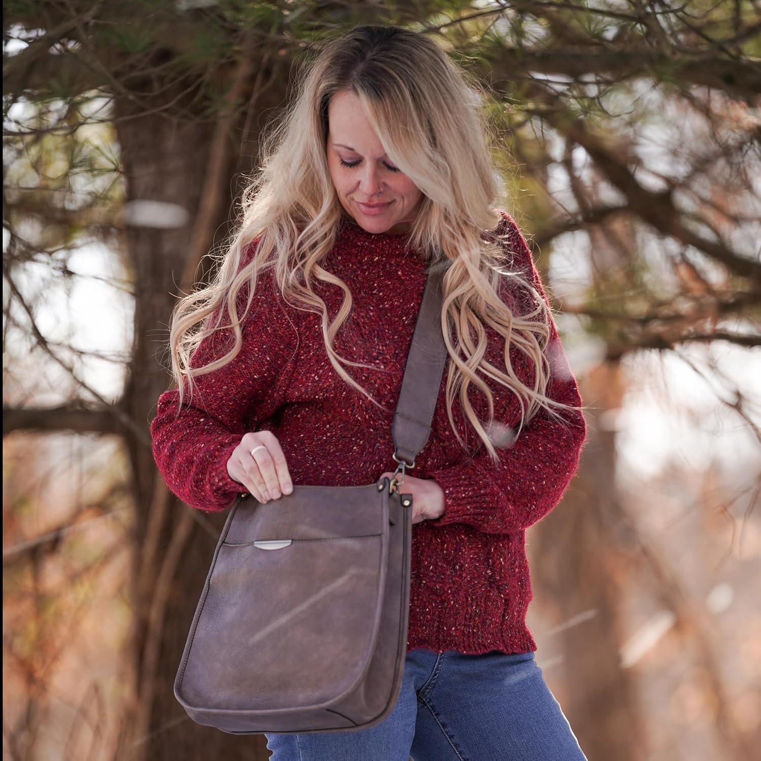 JESSIE & JAMES Ava Concealed Carry Crossbody Bag with Lock and Key - Image 2