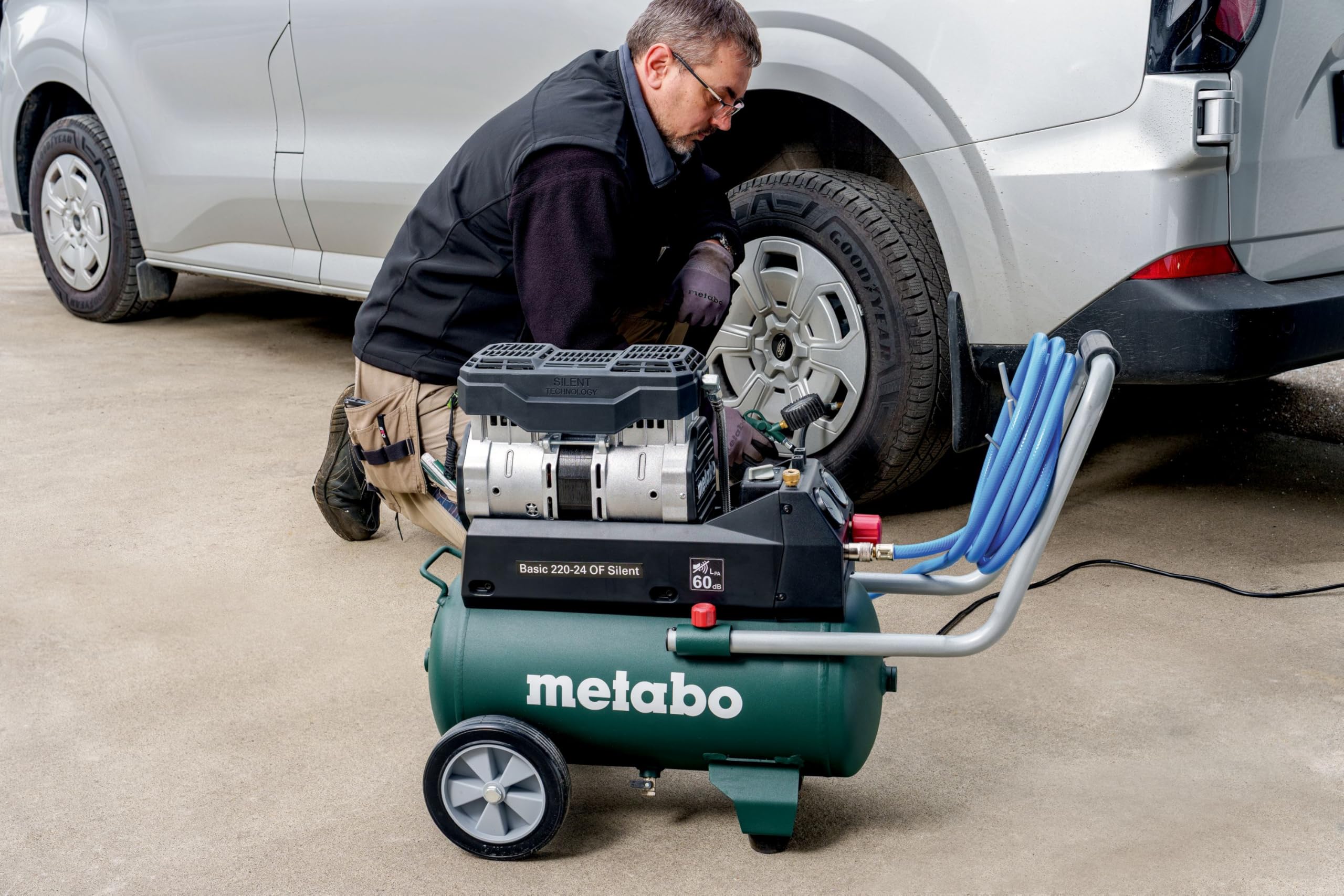 metabo Kompressor Basic 220-24 OF Silent - 24L Kessel, 8 bar Druck, 110 l/min Füllleistung - Ölfrei, leise, mobiler Werkstatt-Kompressor für Heimwerker & Profis - Inkl. Schnellkupplung und Zuggriff