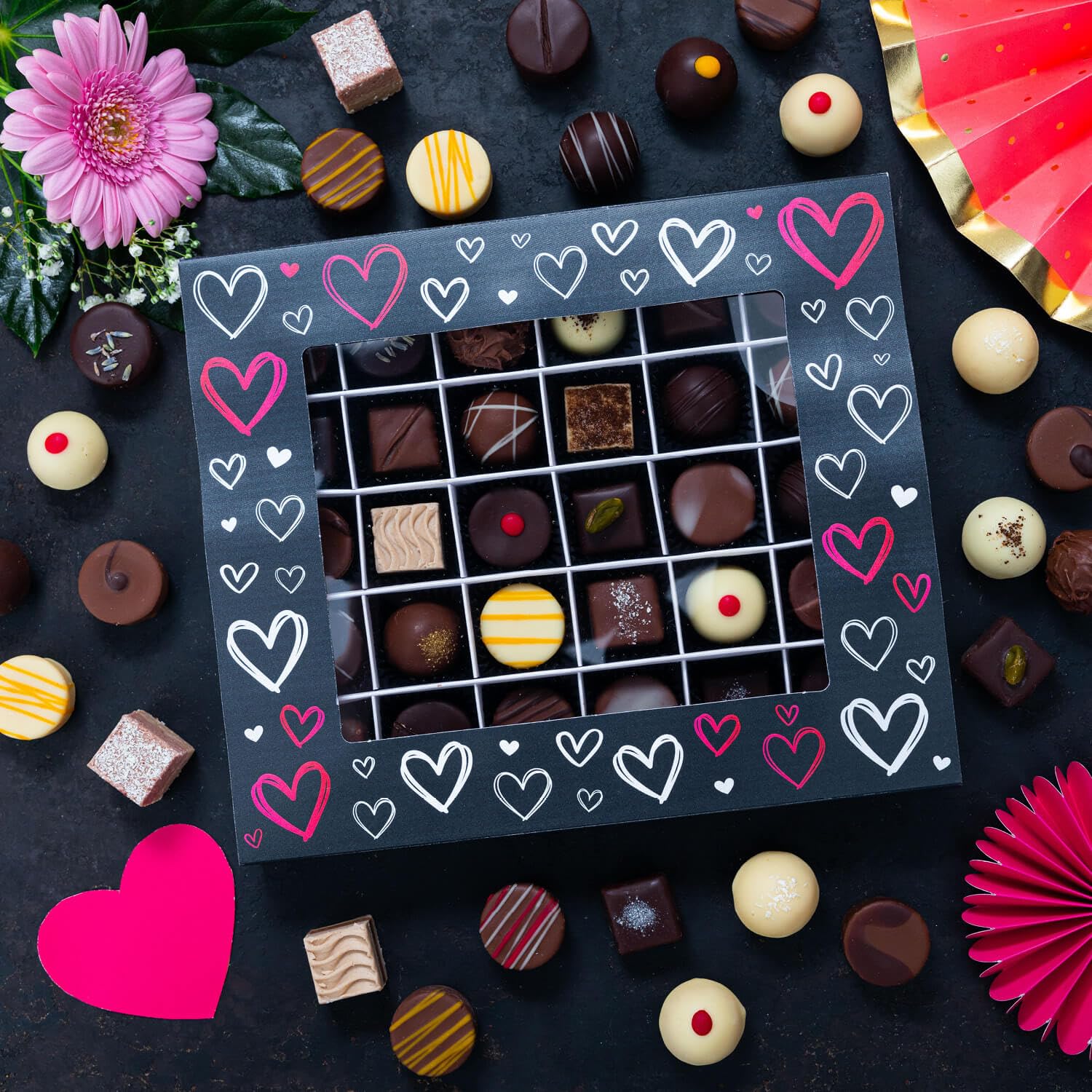 Hallingers Genuss Manufaktur Pralinen Valentinstagsgeschenk - mit & ohne Alkohol, handmade aus Confiserie-Edelkakao in wertiger XXL-Geschenkbox "Love Black", Valentintstag für Frauen Männer
