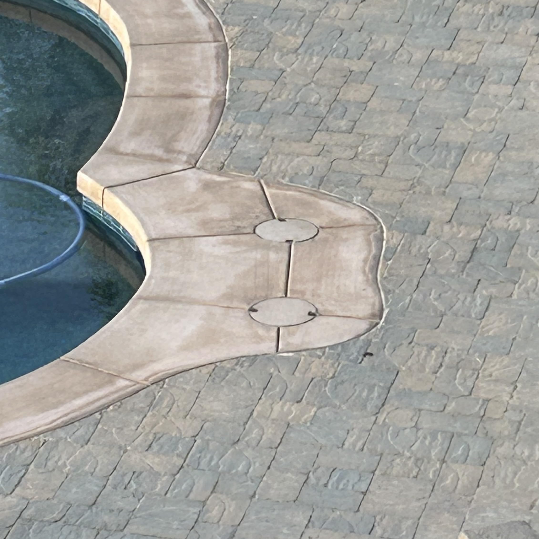 One Stop Outdoor Cubierta redonda de 15 cm para piscina Pouralid – Combina la tapa de acceso de drenaje de tu tapa de skimmer con tu hormigón, fabricada en Estados Unidos Premium (transparente)