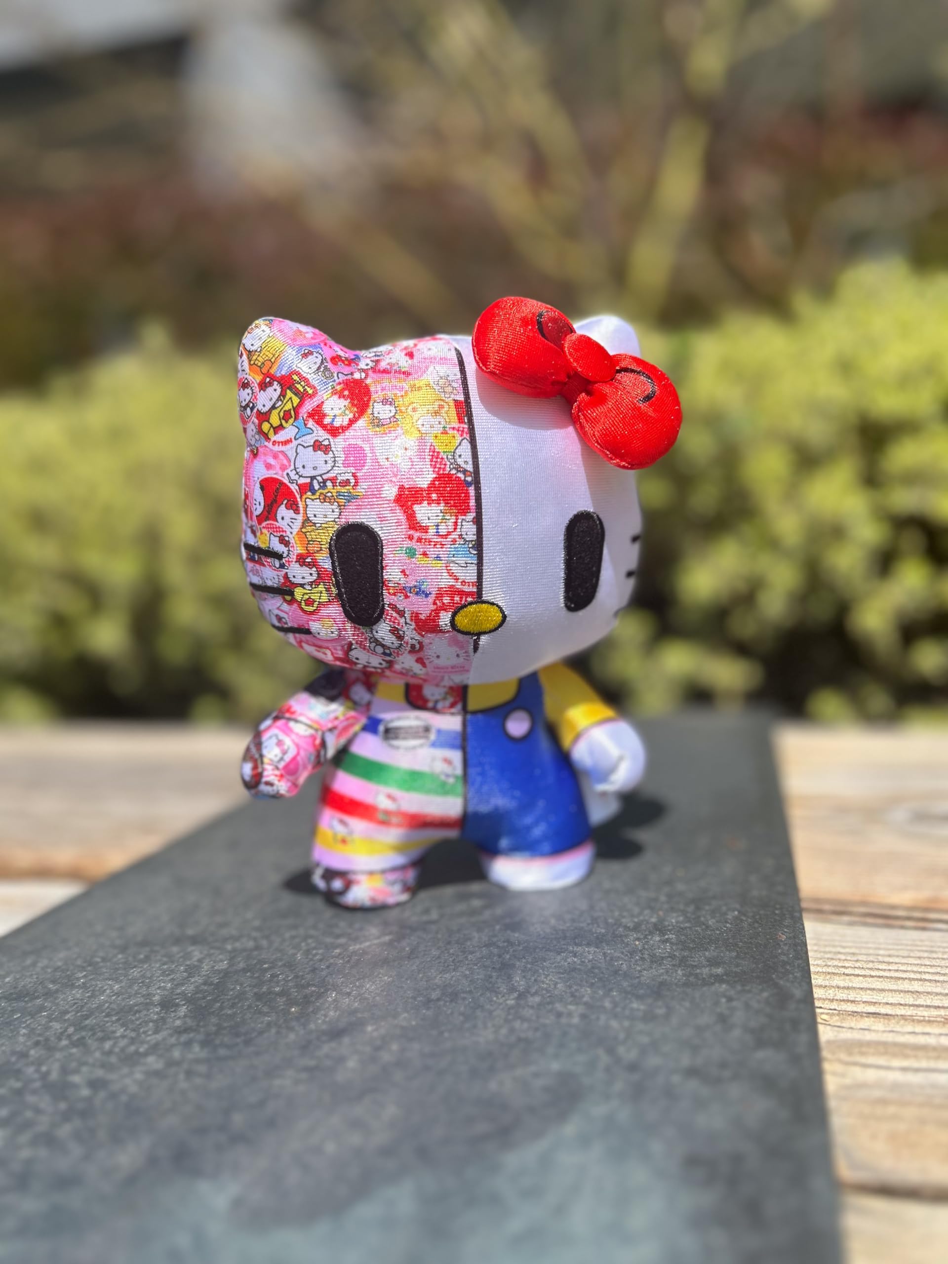 YuMe DZNR Hello Kitty and Friends -50th Anniversary Edition - Hello Kitty, Mehrfarbig, 12.7 cm x 10.795 cm x 19.05 cm - Image 4